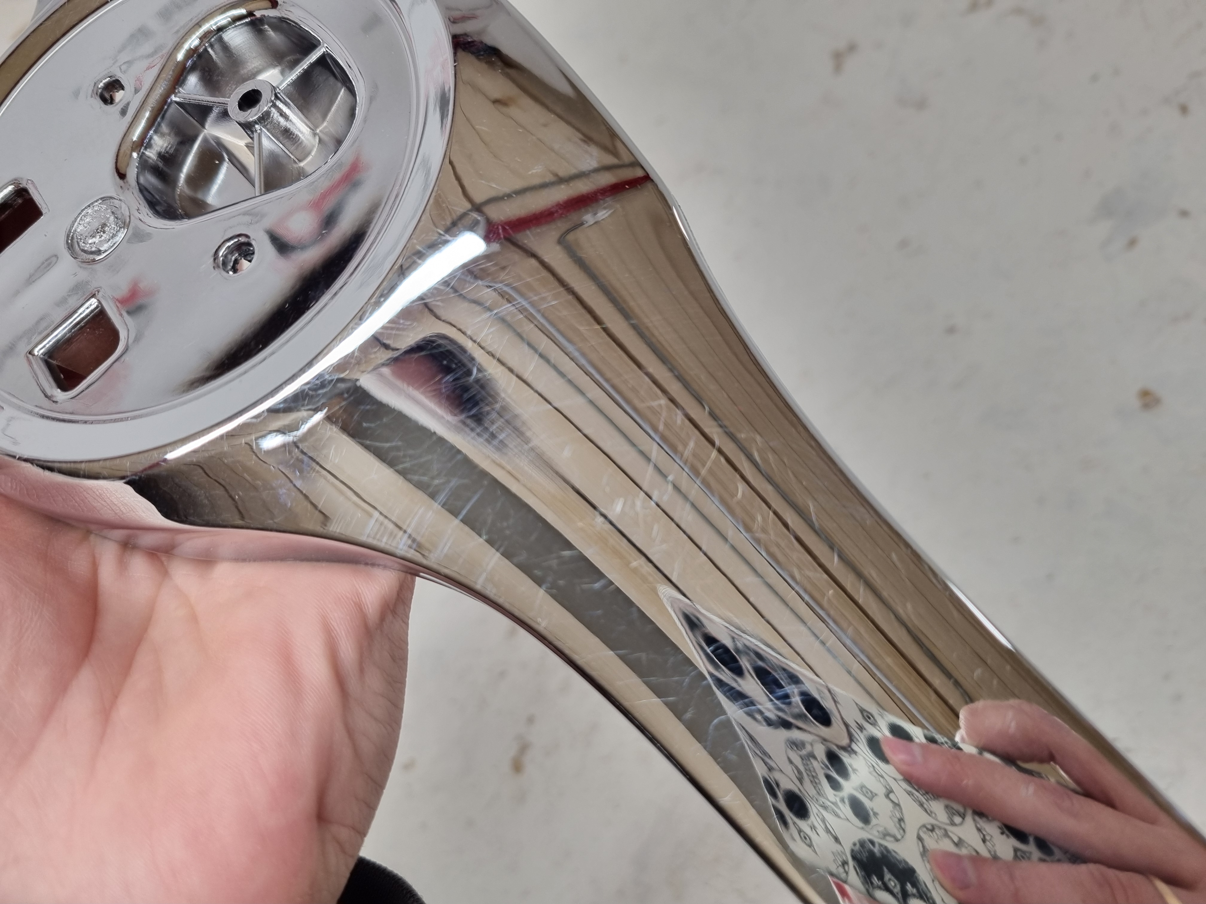 Дефект 2 Skoda Superb дорестайлинг 2008-2013 хром накладка на капот