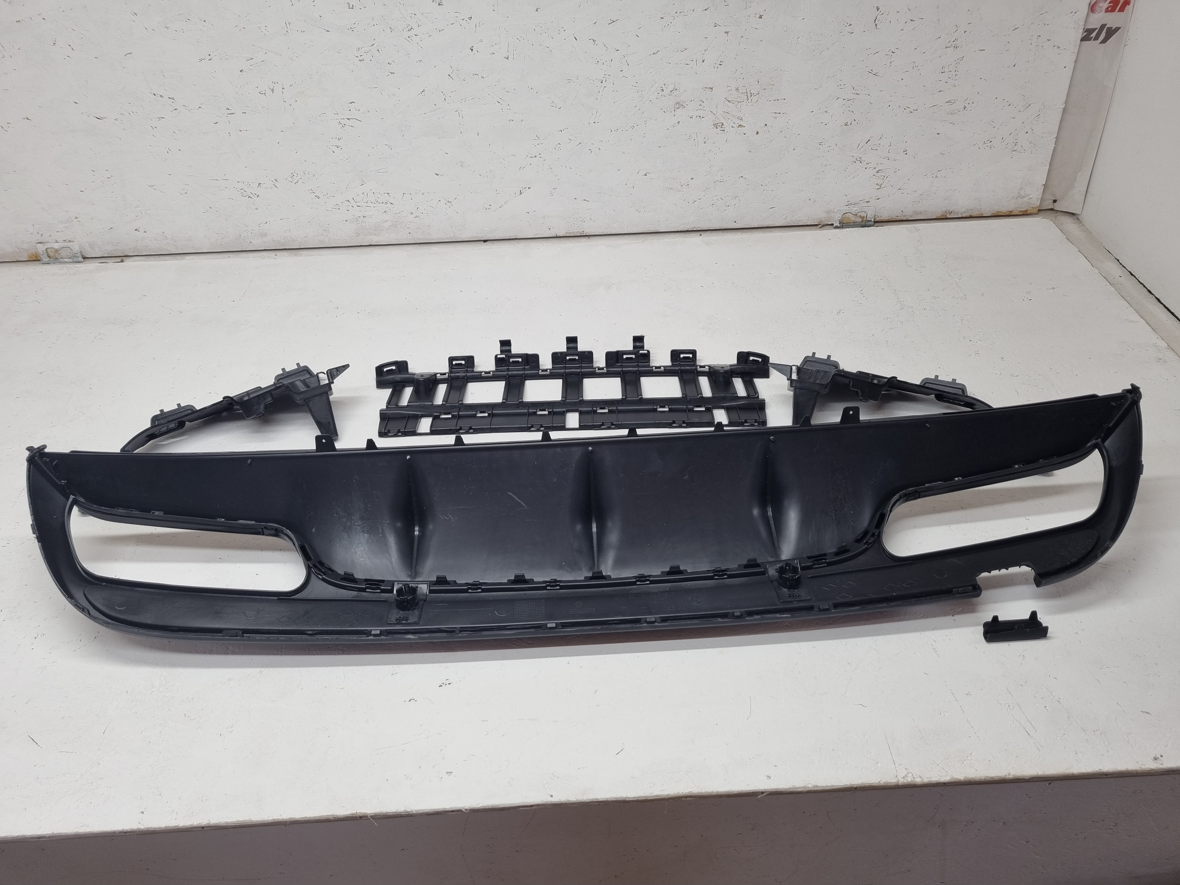 Дефект 2 Mercedes W205 дорестайлинг диффузор AMG C63S