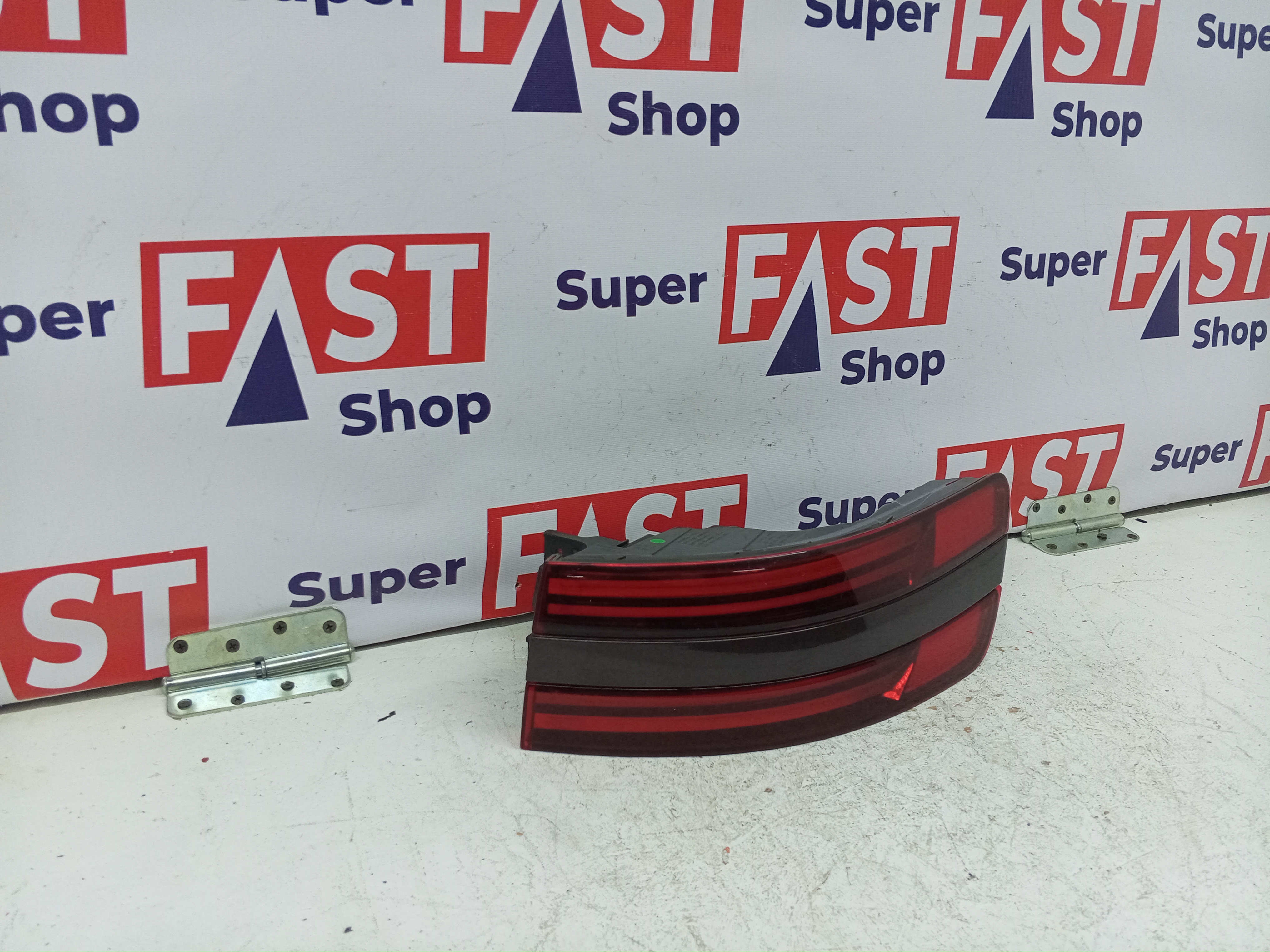 Genesis GV70 фонарь задний правый внешний