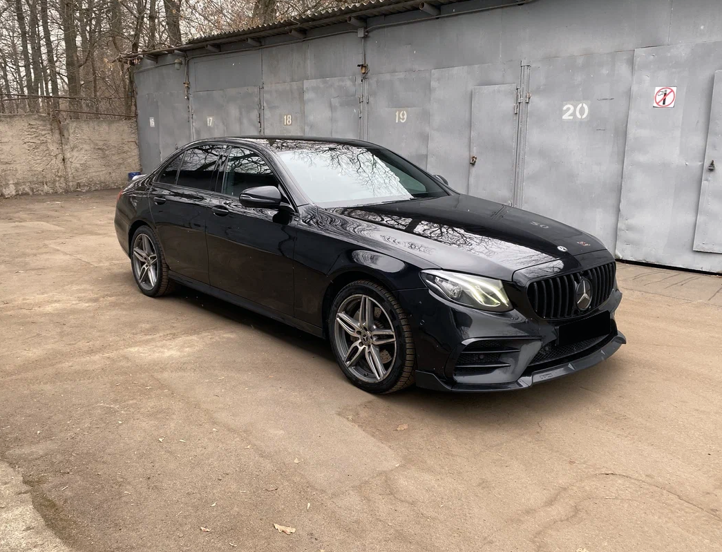 Mercedes W213 дорестайлинг решетка радиатора GT черная