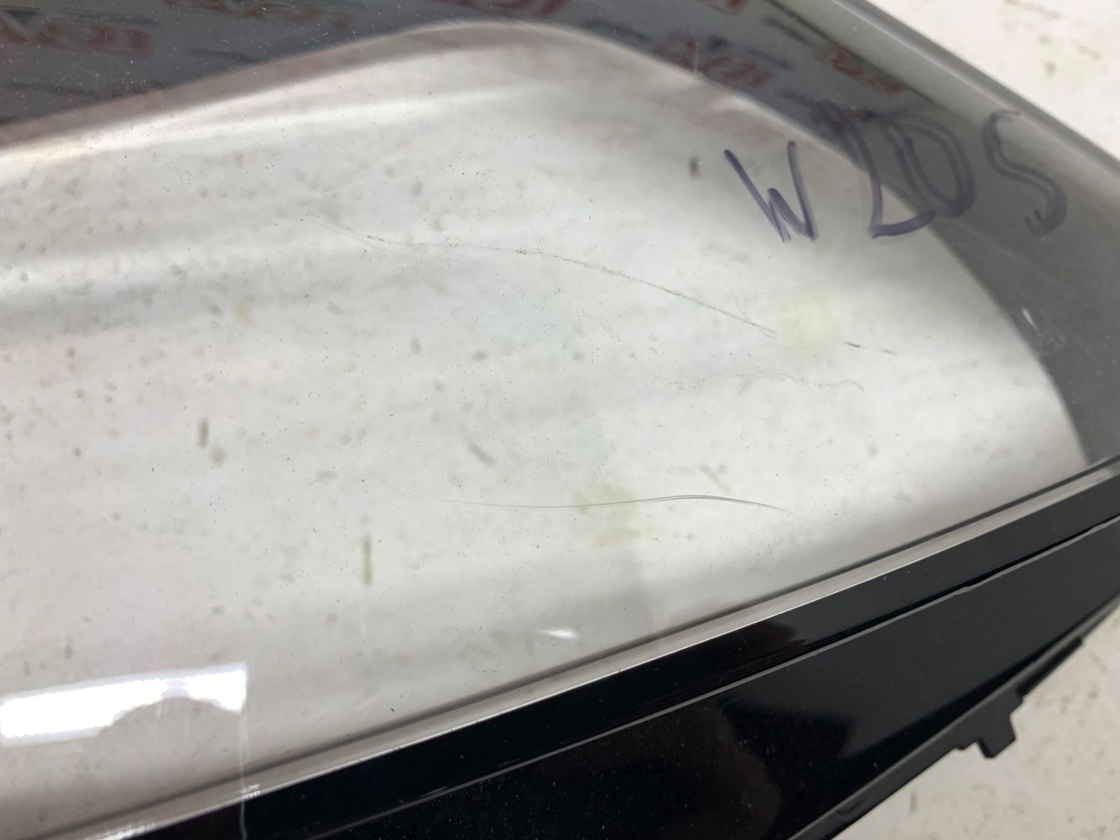 Дефект 1 Mercedes W205 дорестайлинг стекло правое для фары