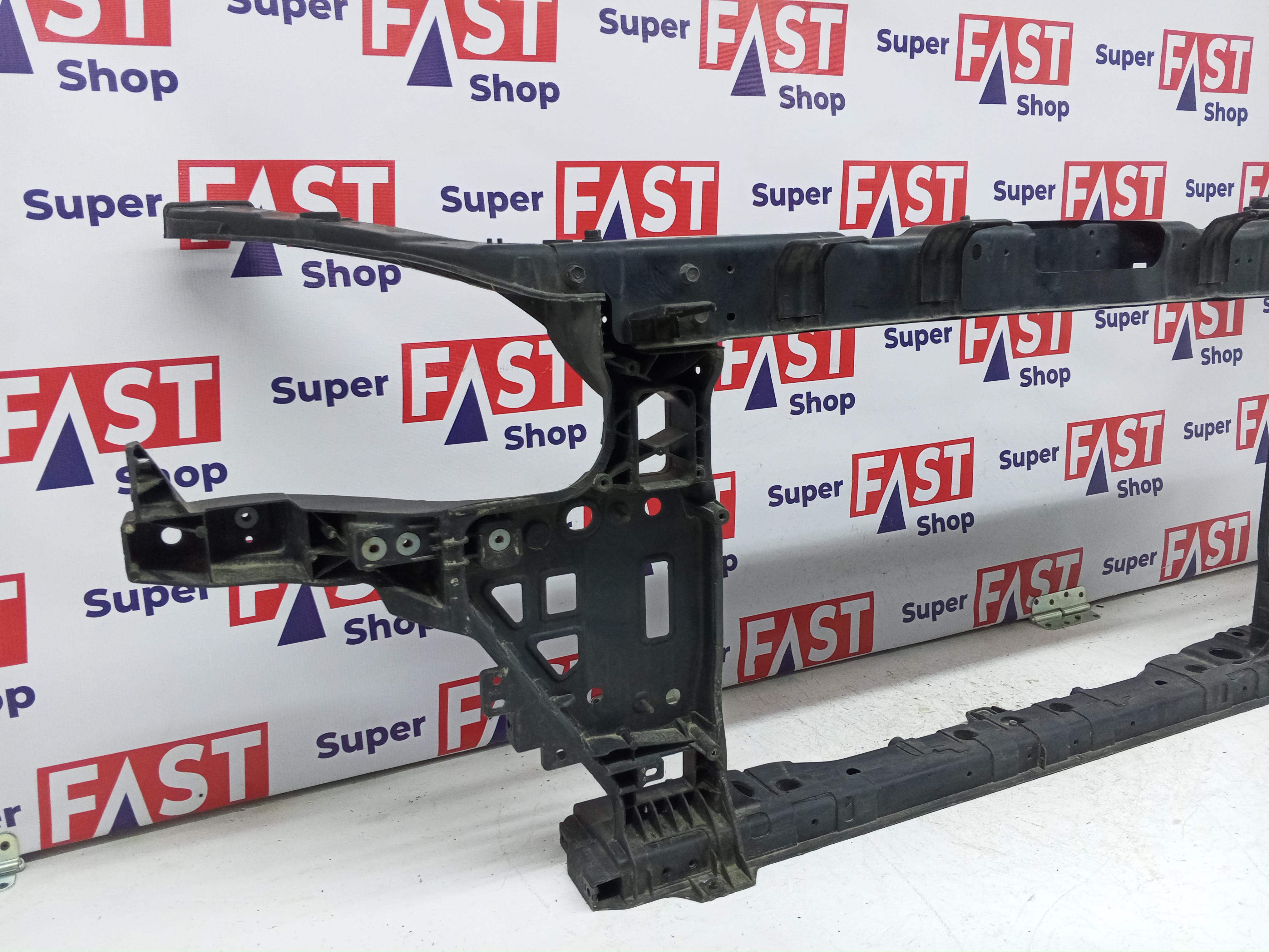 Genesis G80 передняя панель / телевизор