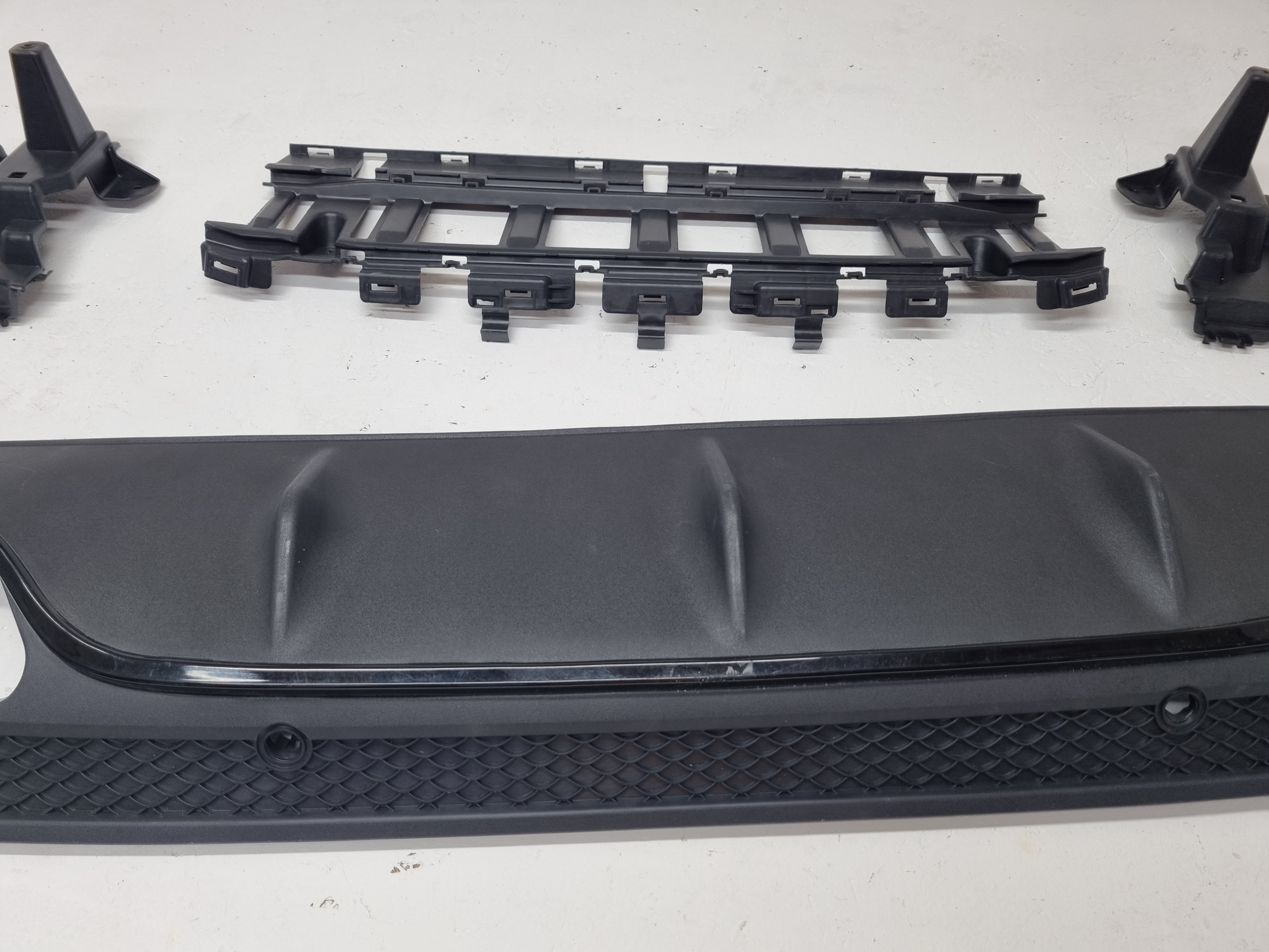 Дефект 8 Mercedes W205 дорестайлинг диффузор AMG 63 без насадок