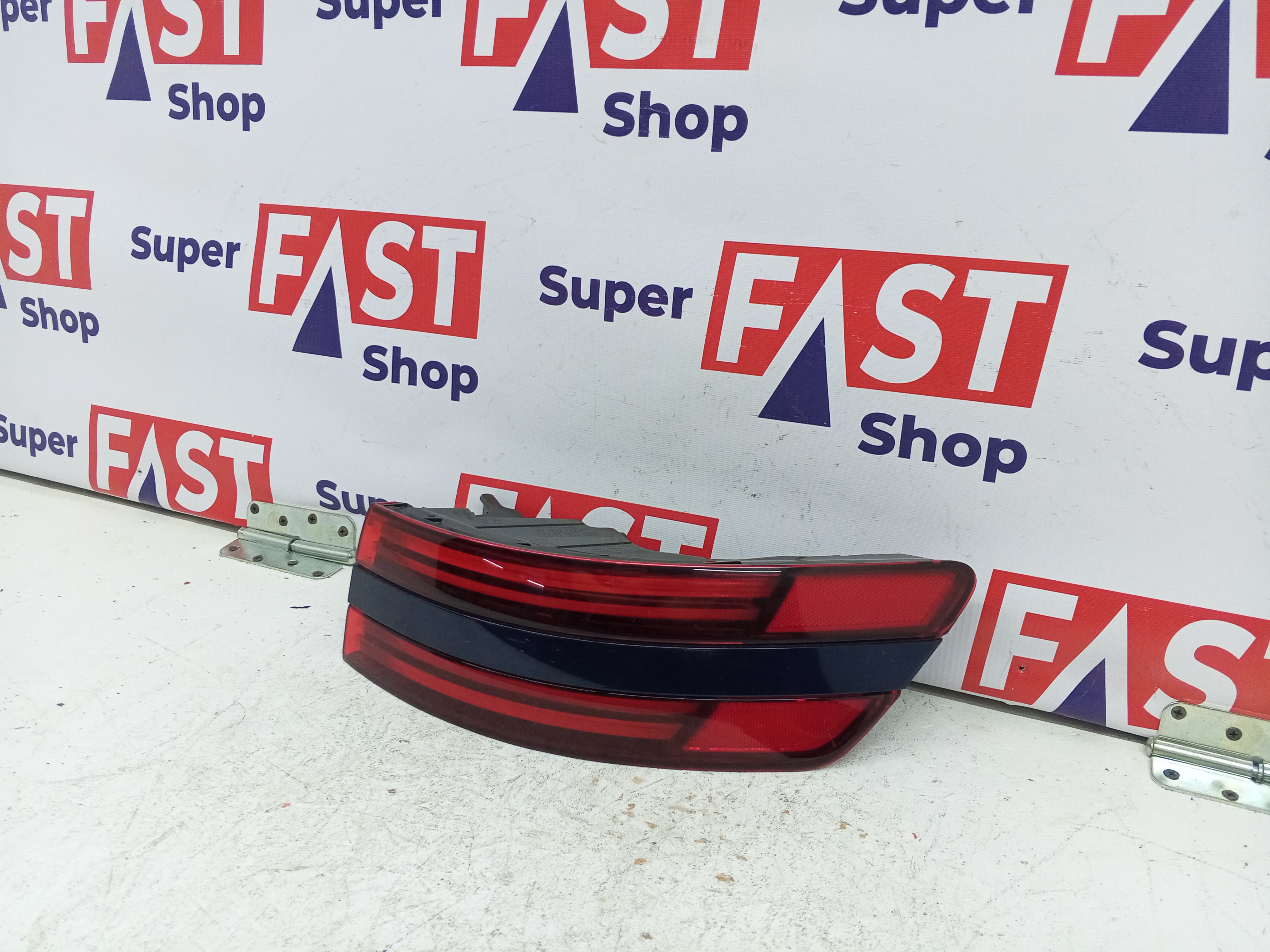 задний правый фонарь в крыло Genesis GV70