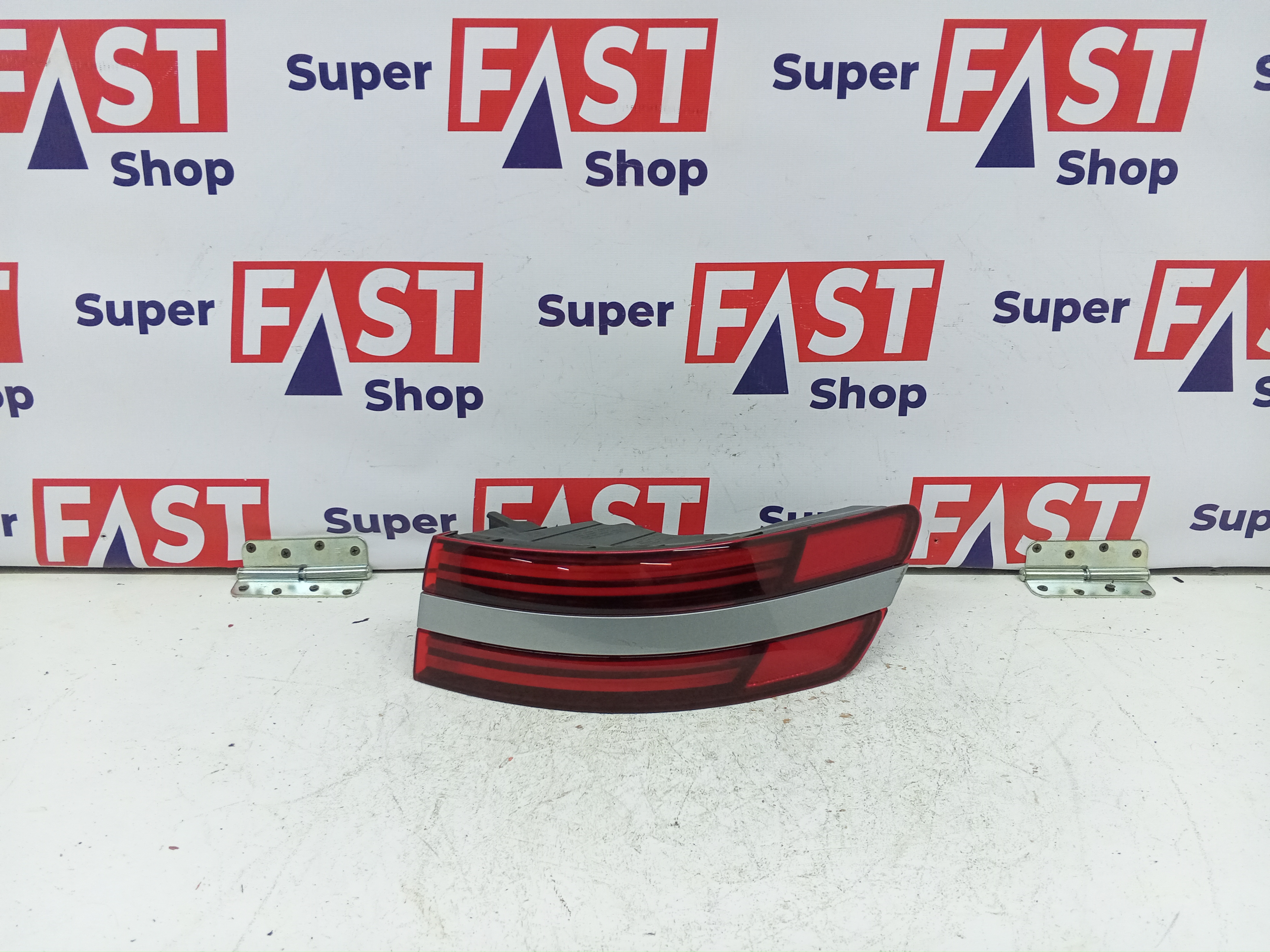 Genesis GV70 задний правый фонарь в крыло