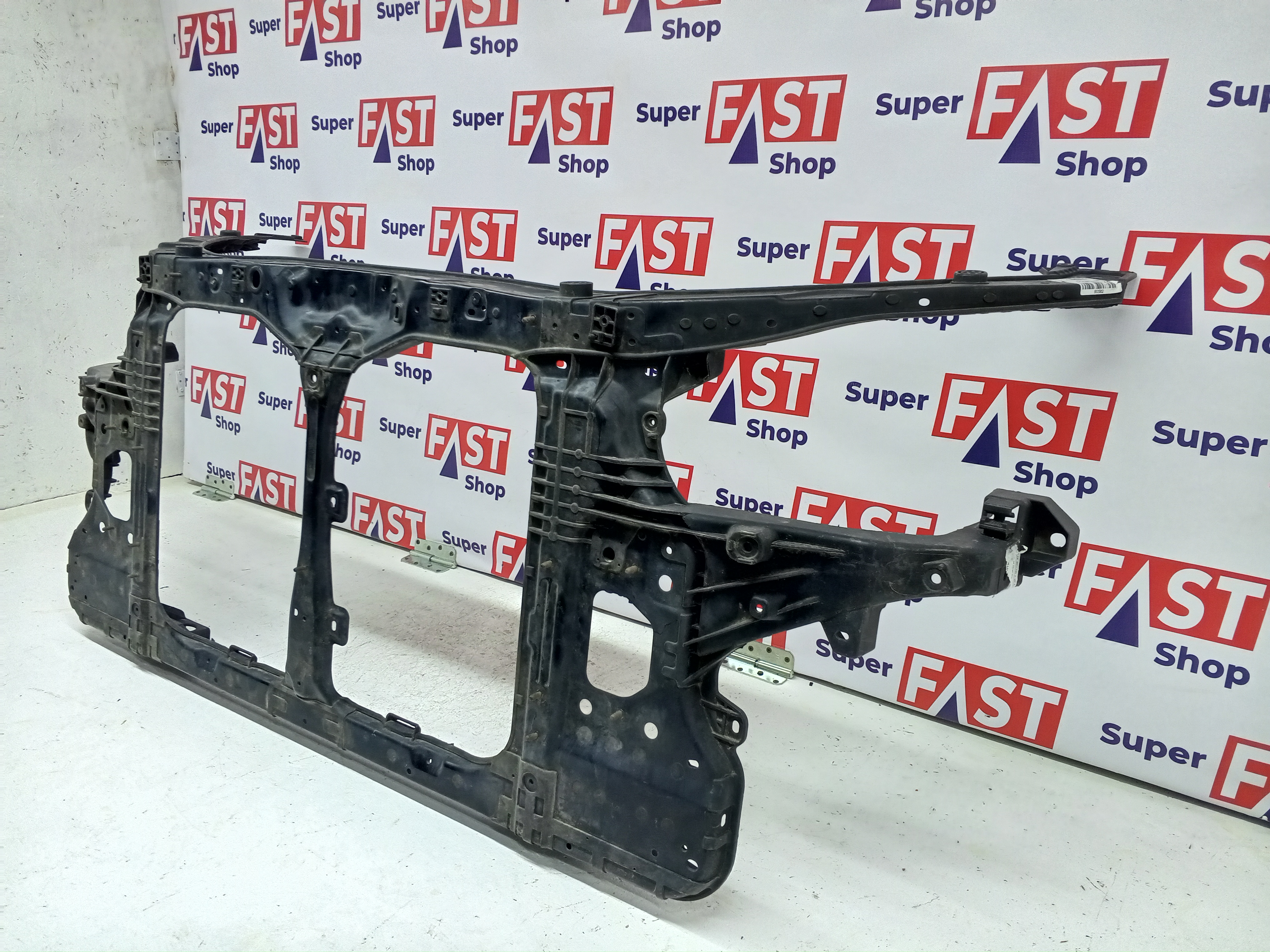 Kia Quoris передняя панель / телевизор