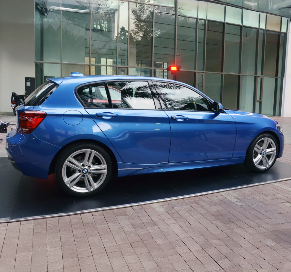 BMW F20 дорестайлинг комплект порогов M Performance