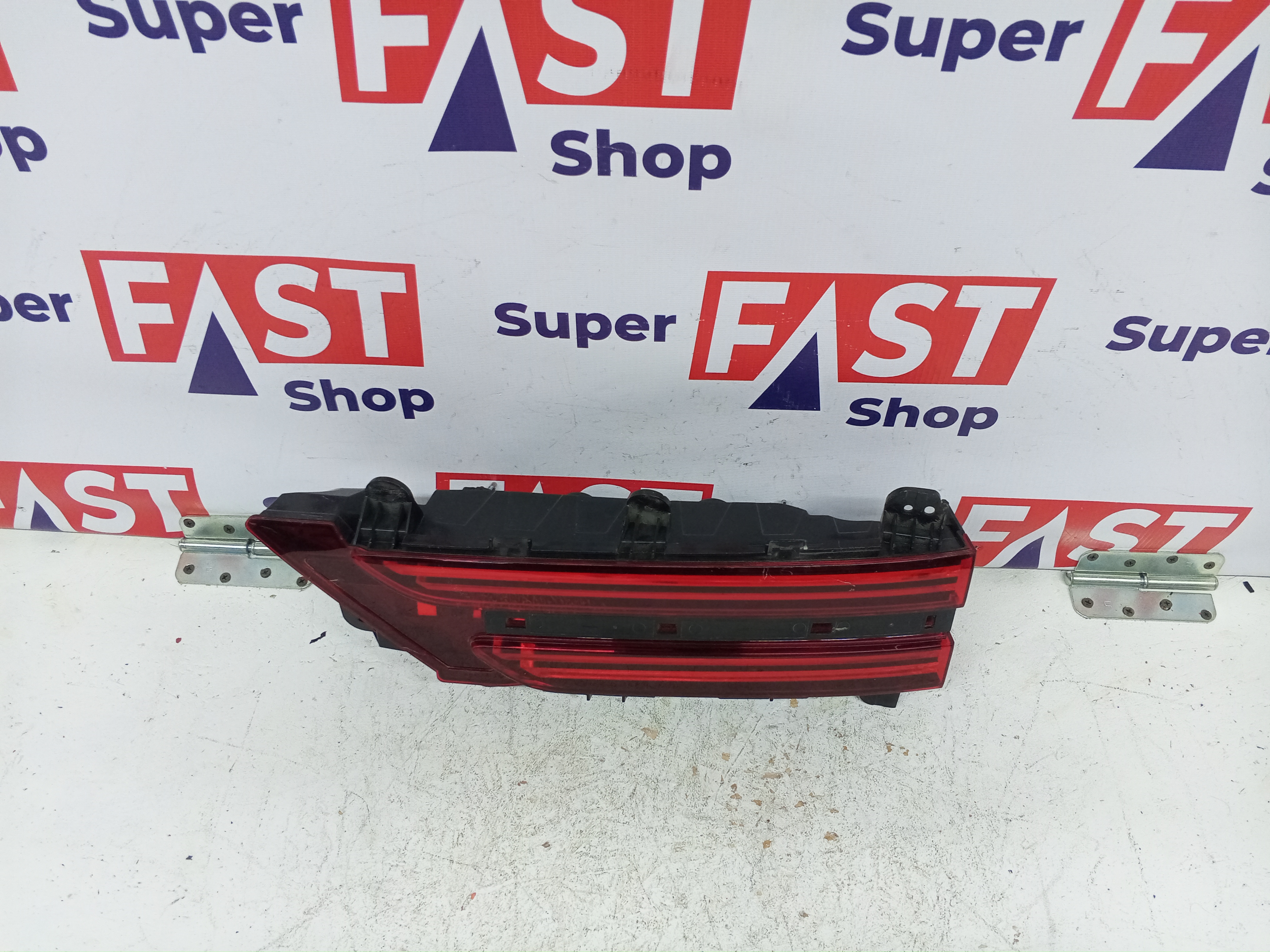 Genesis GV70 фонарь задний правый в крышку