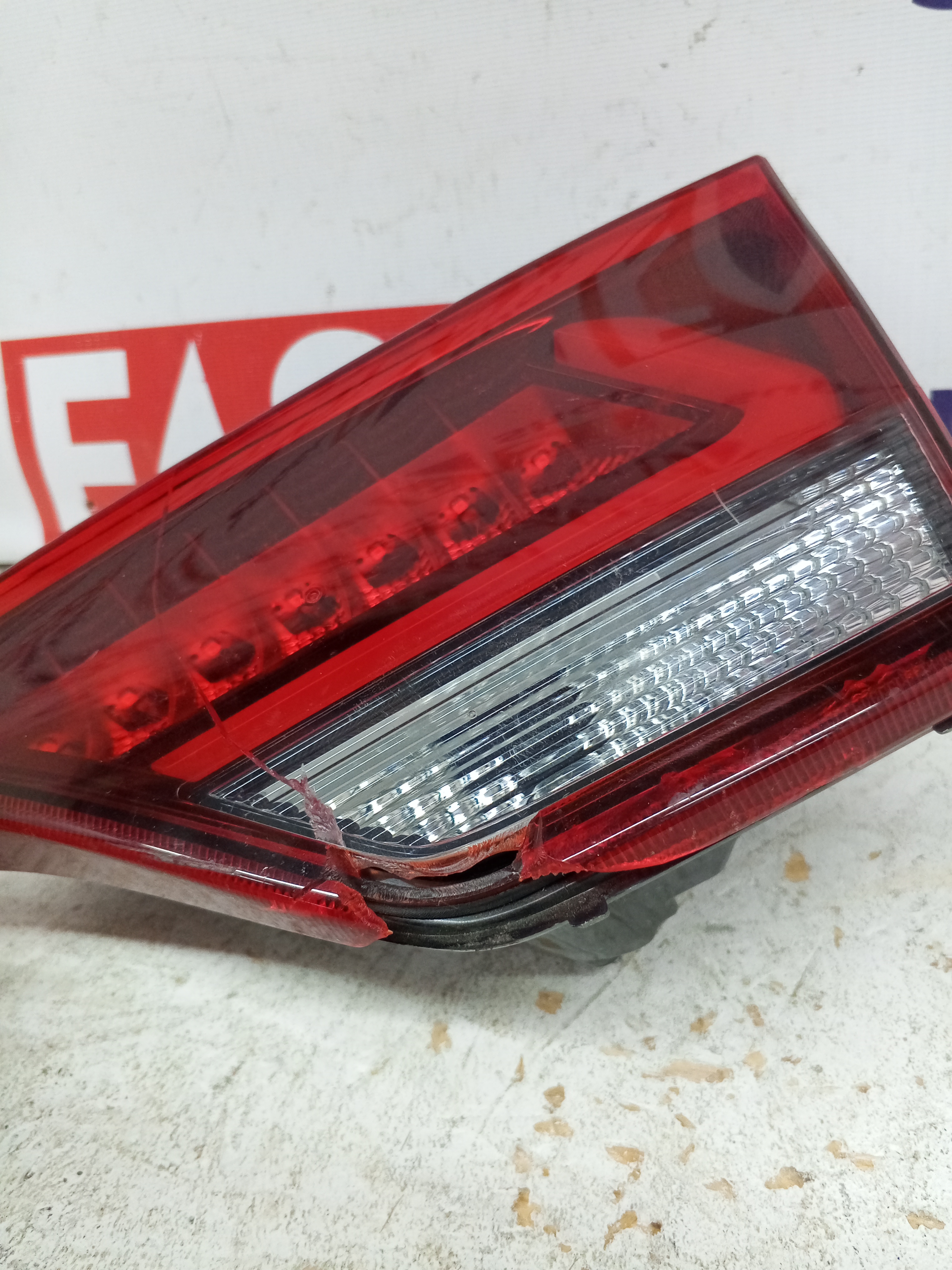 БИТЫЙ правый задний фонарь Kia Rio 4 LED