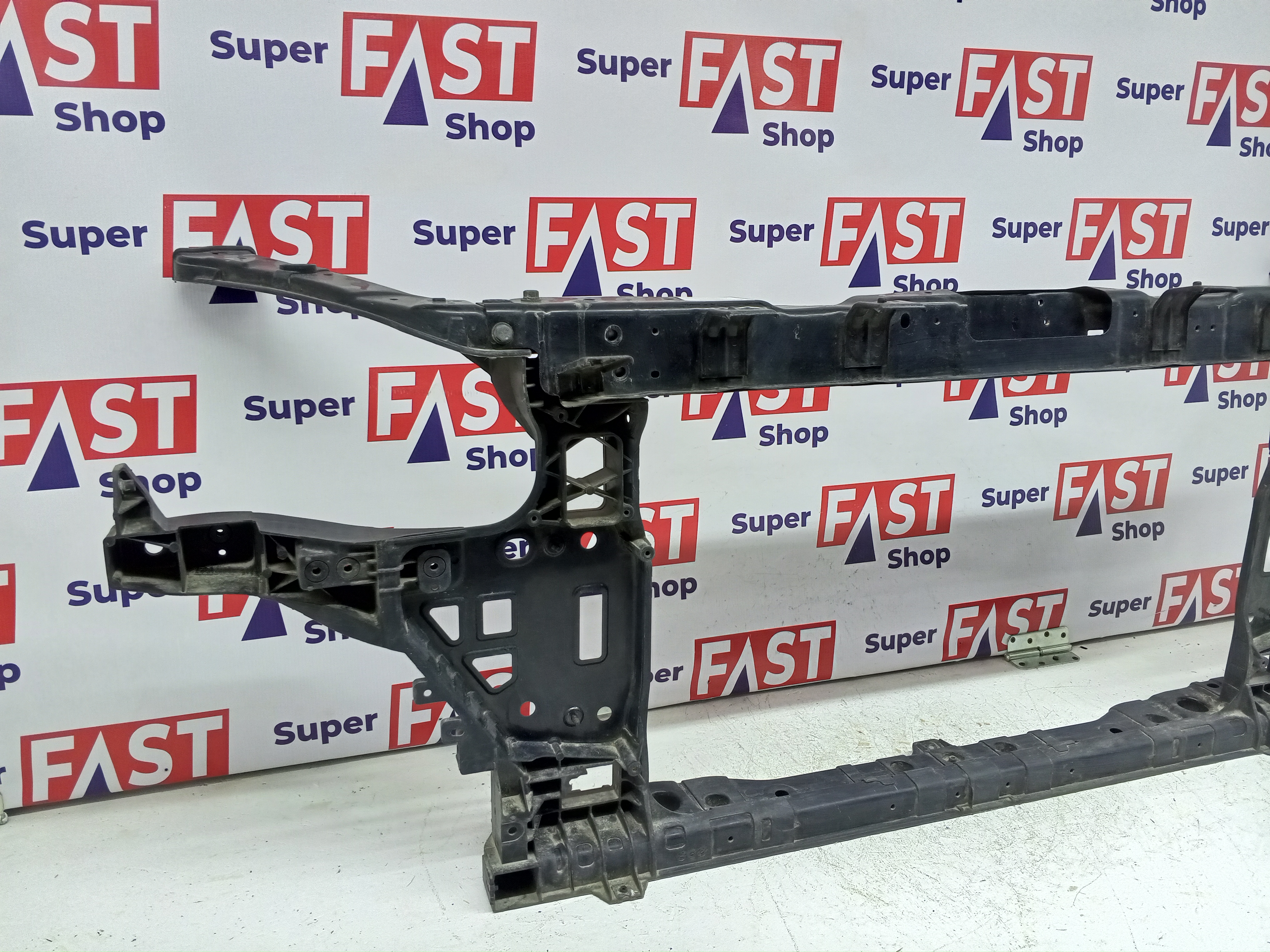 Genesis G80 передняя панель / телевизор