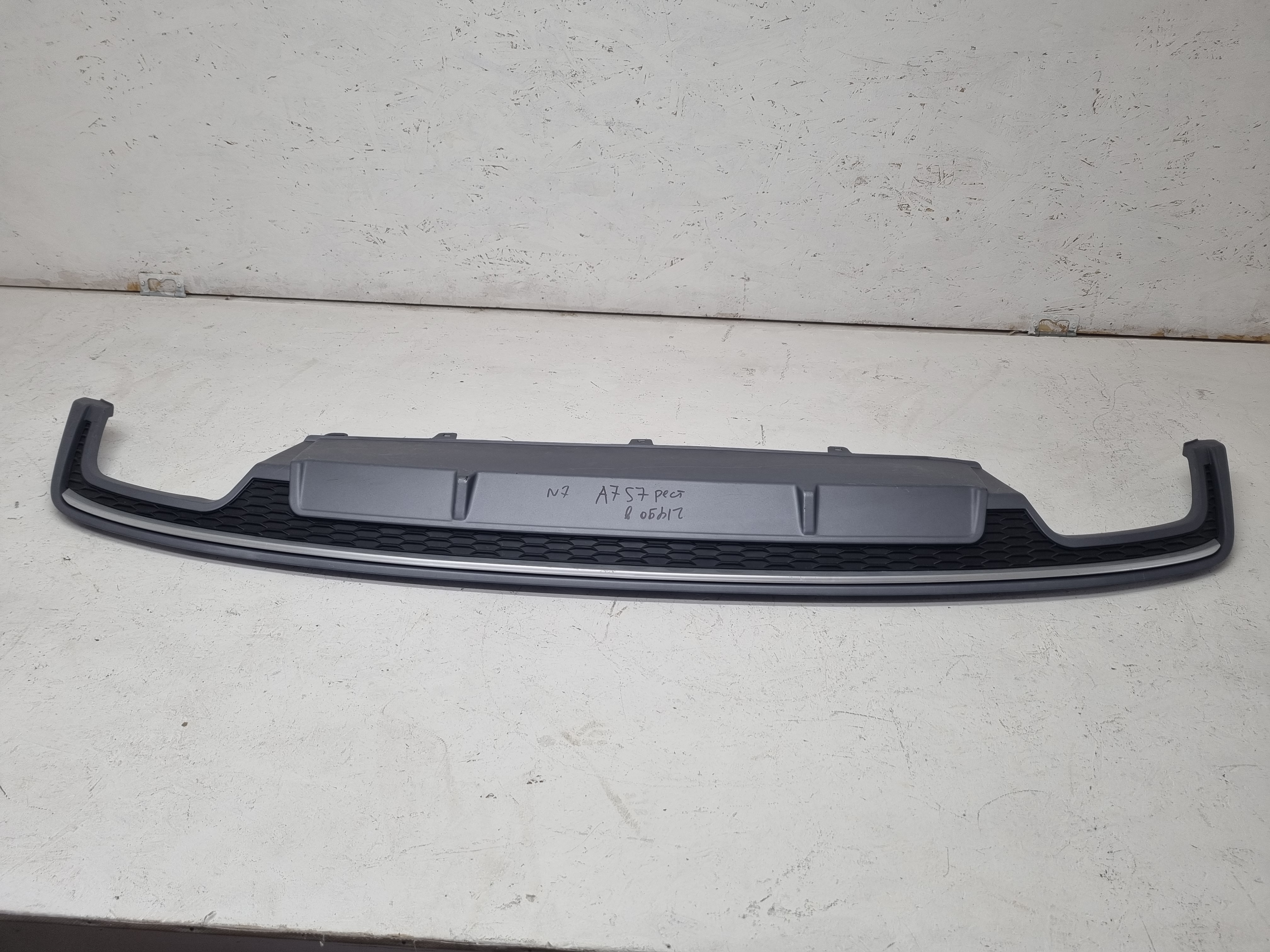 Дефект 7 Audi A7 4G рестайлинг диффузор S7 в обычный бампер
