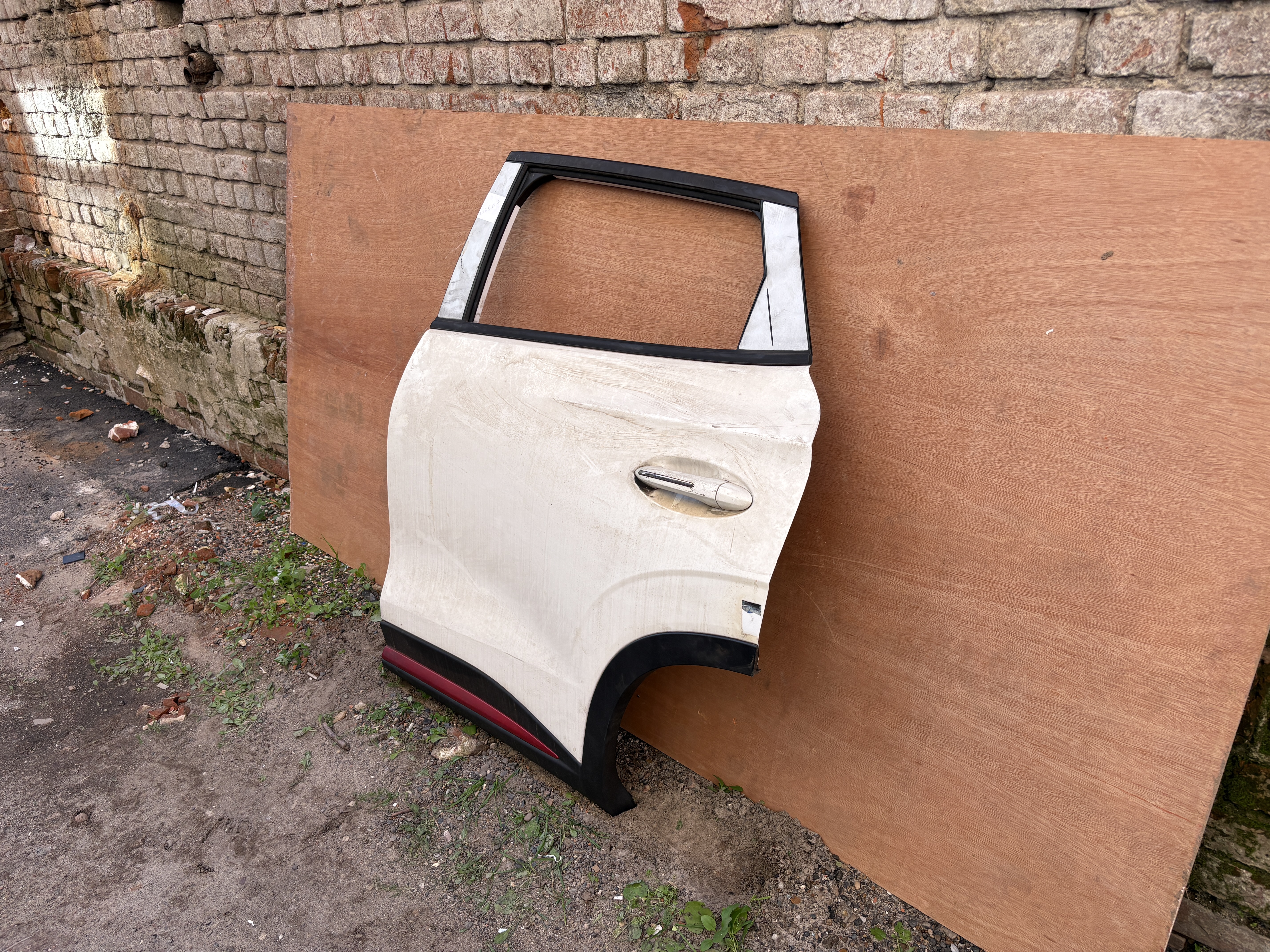 дверь задняя левая OMODA C5 в сборе