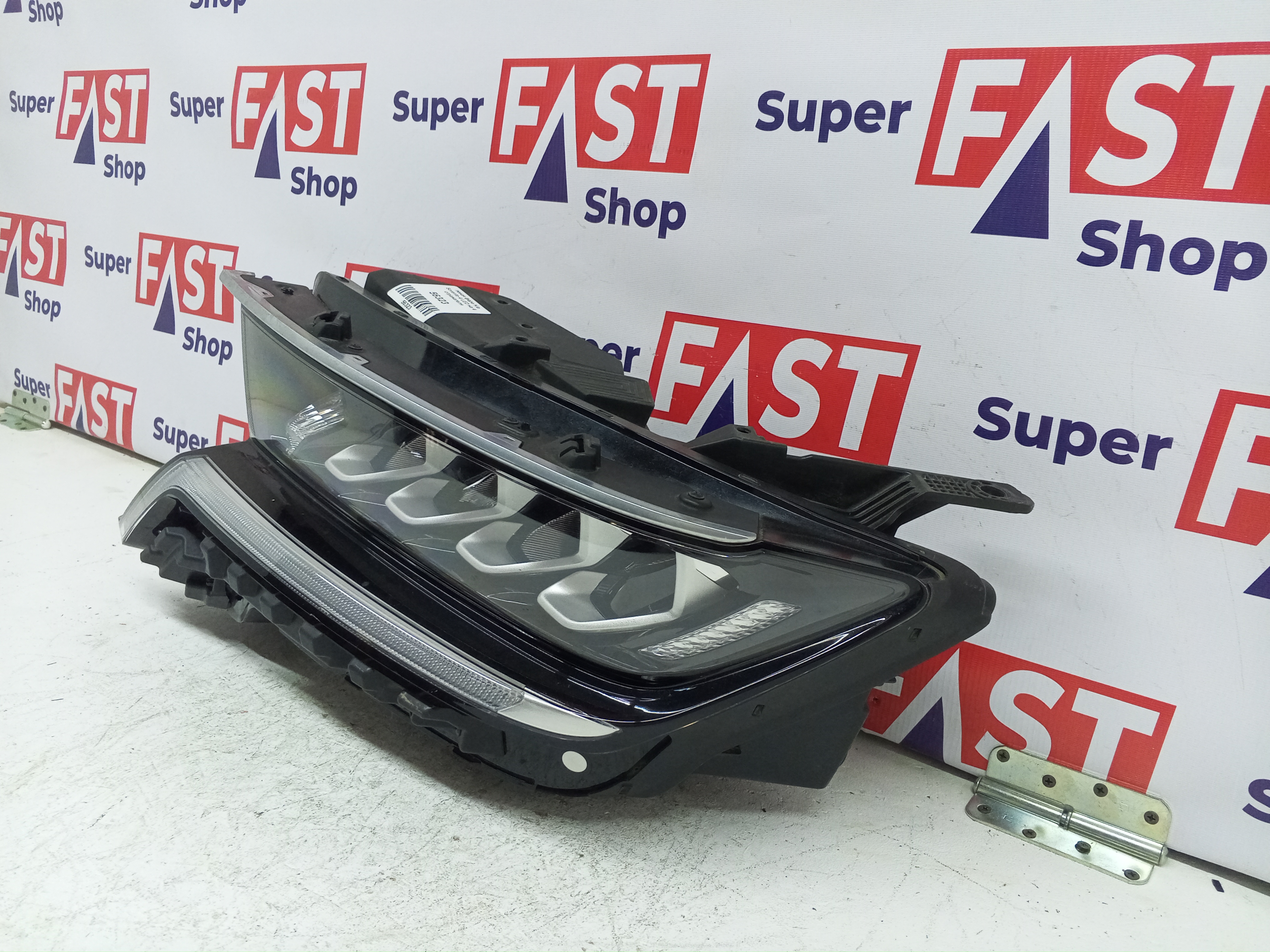 левая фара Kia Sorento 4 LED на 4 отражателя