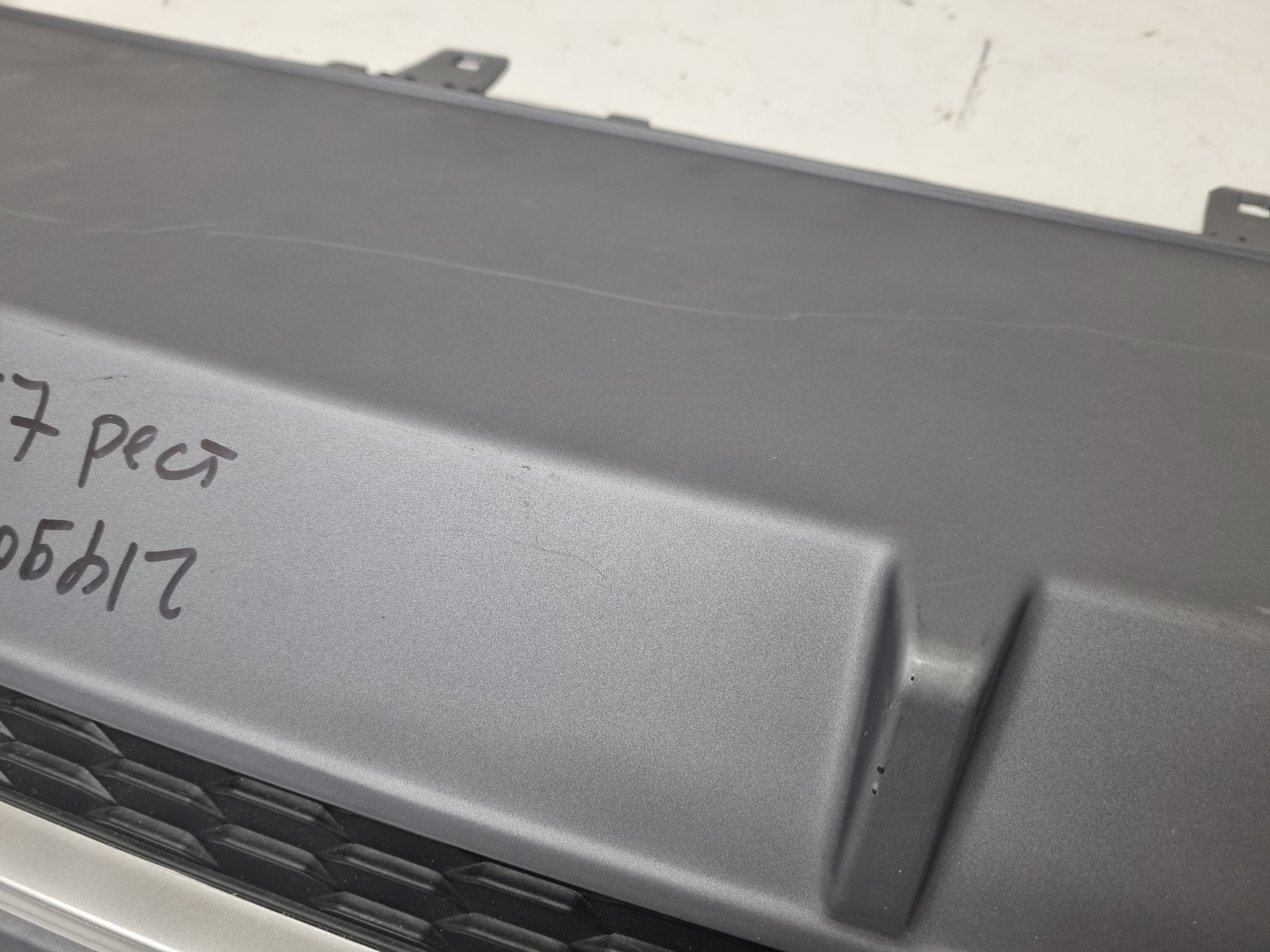 Дефект 7 Audi A7 4G рестайлинг диффузор S7 в обычный бампер