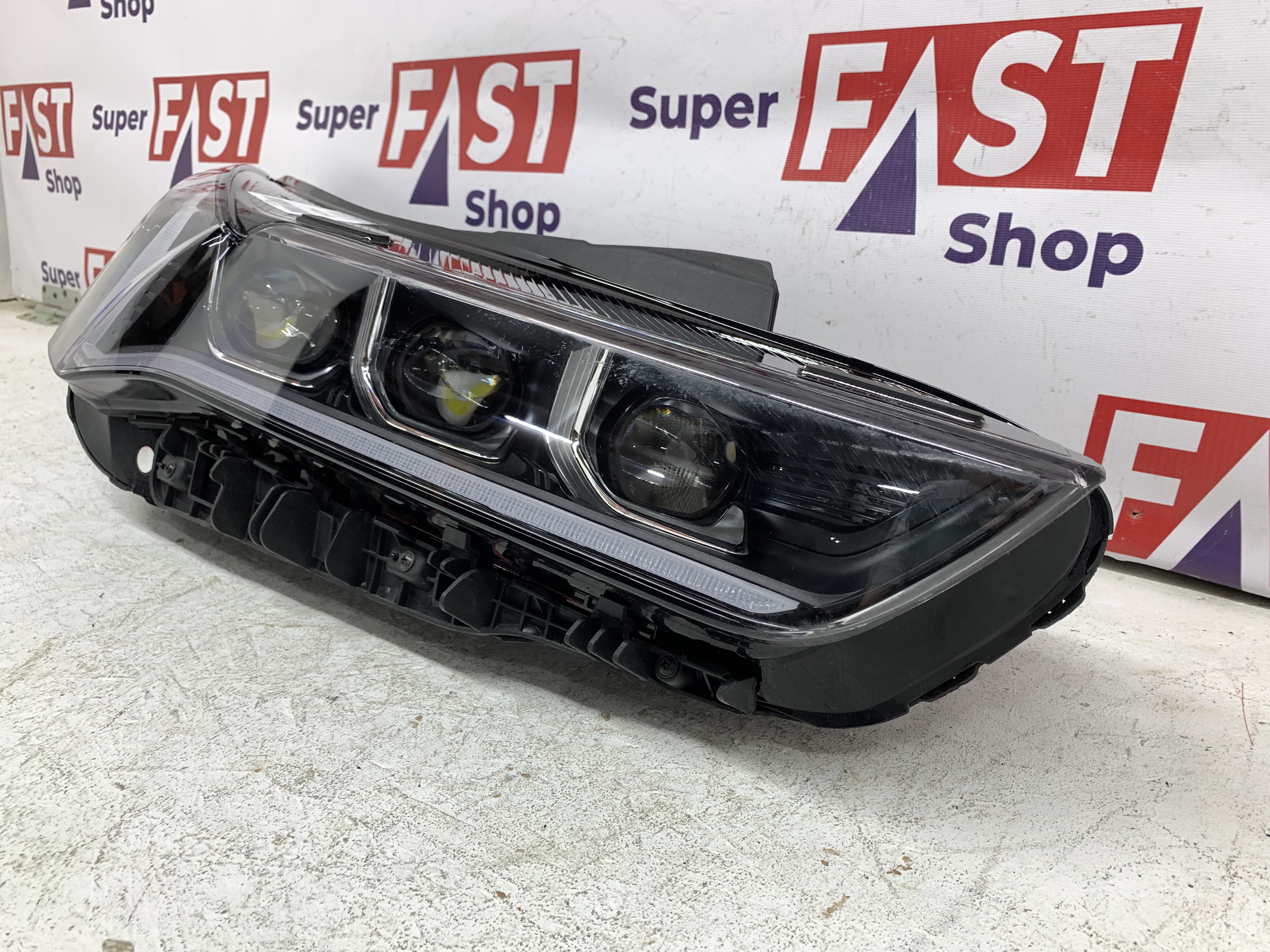 Kia K5 фара правая LED на 3 линзы оригинал бу