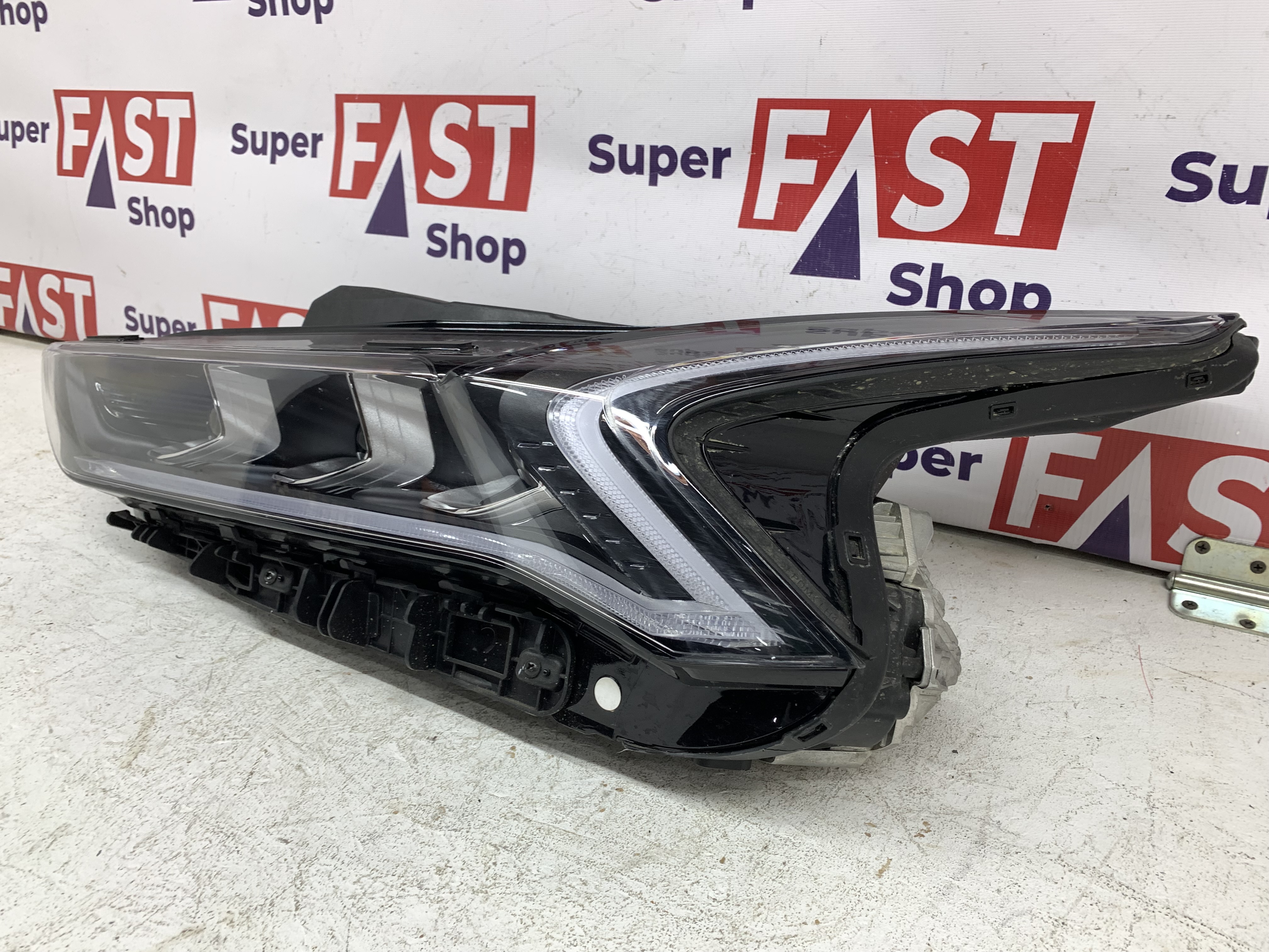 Kia K5 фара левая LED на 3 линзы оригинал бу