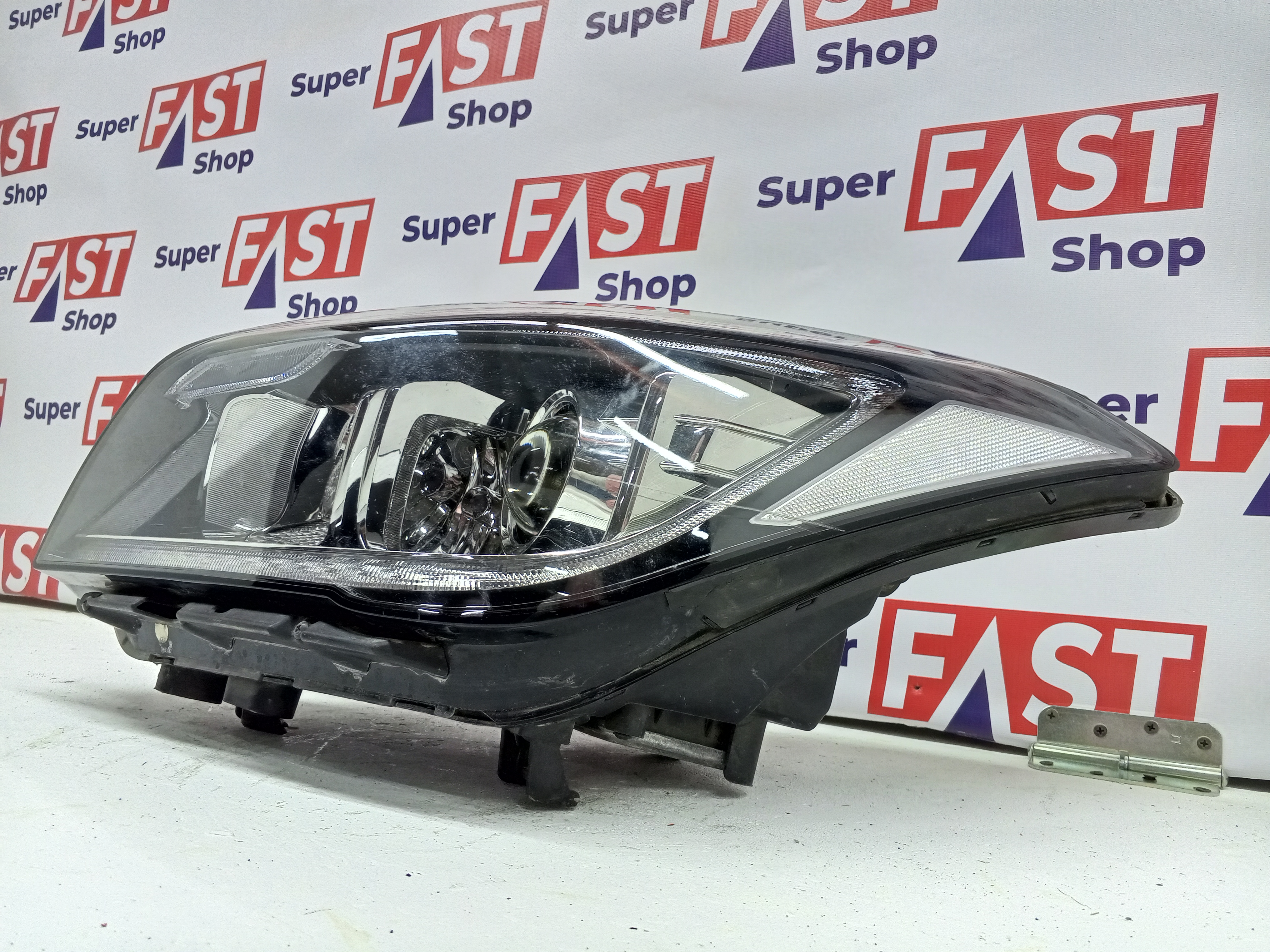 левая фара Genesis G80 ксенон 2016-2020