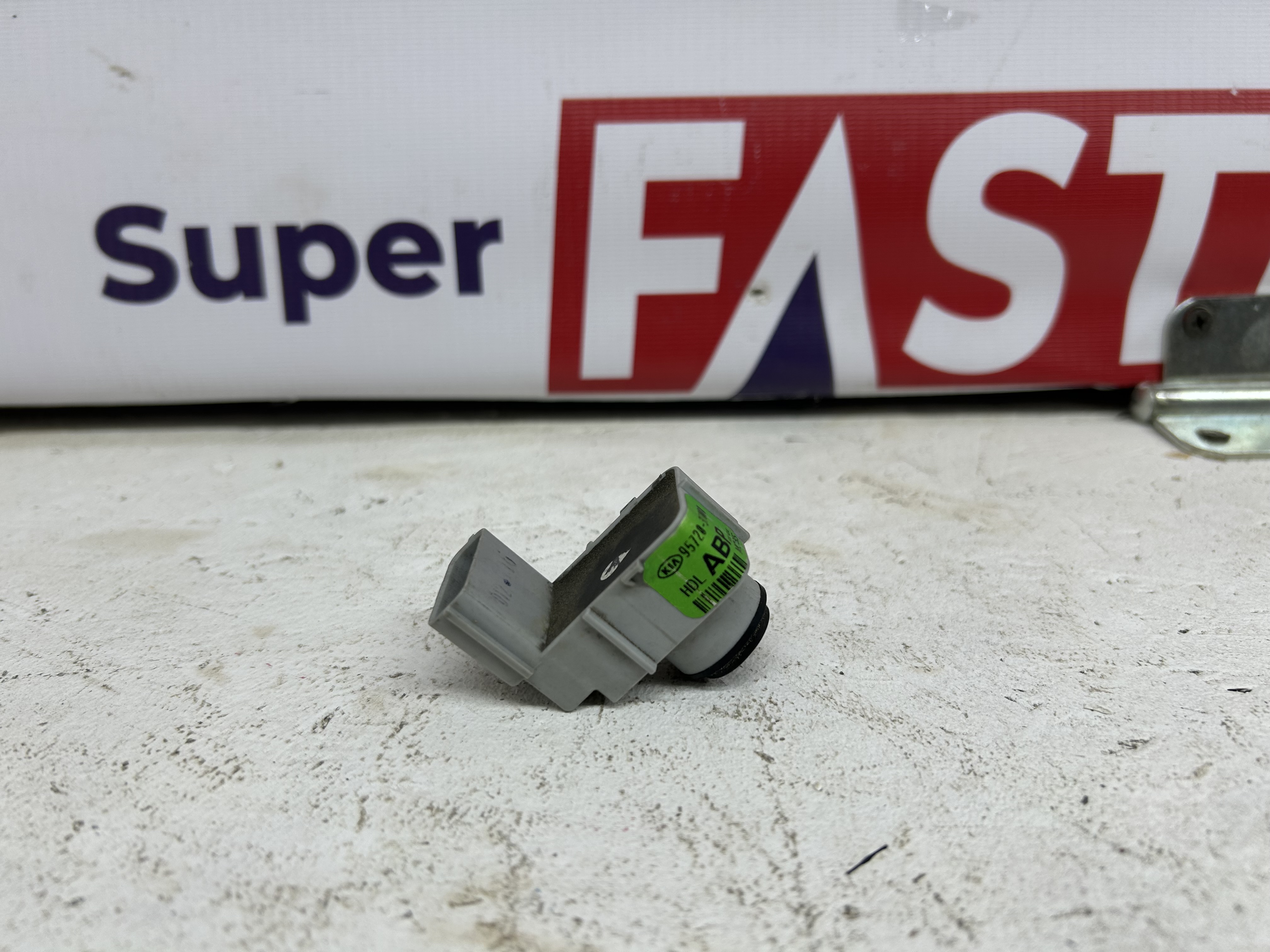 Датчик парковки Kia Quoris 957203T000