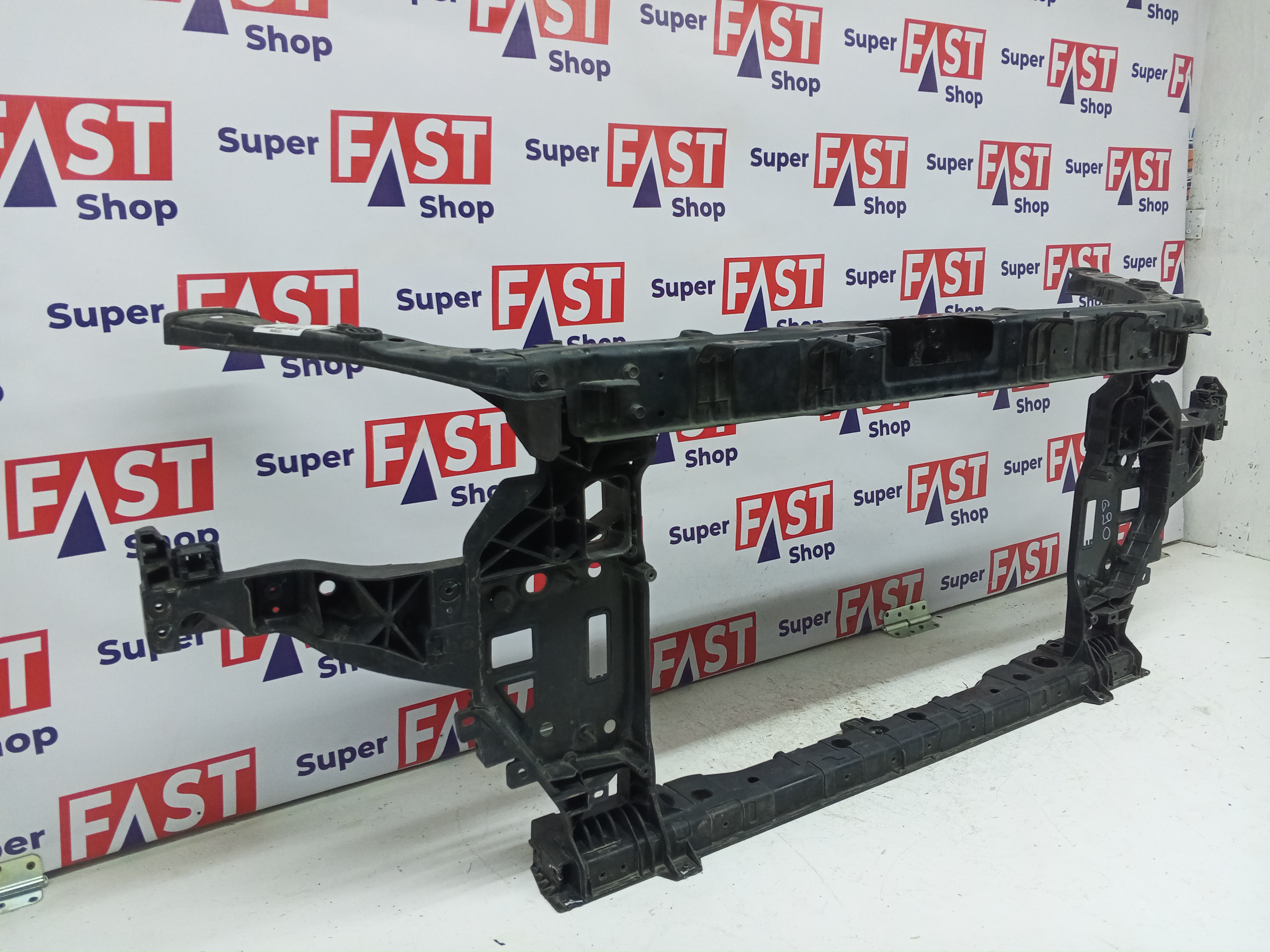 Genesis G90 передняя панель / телевизор