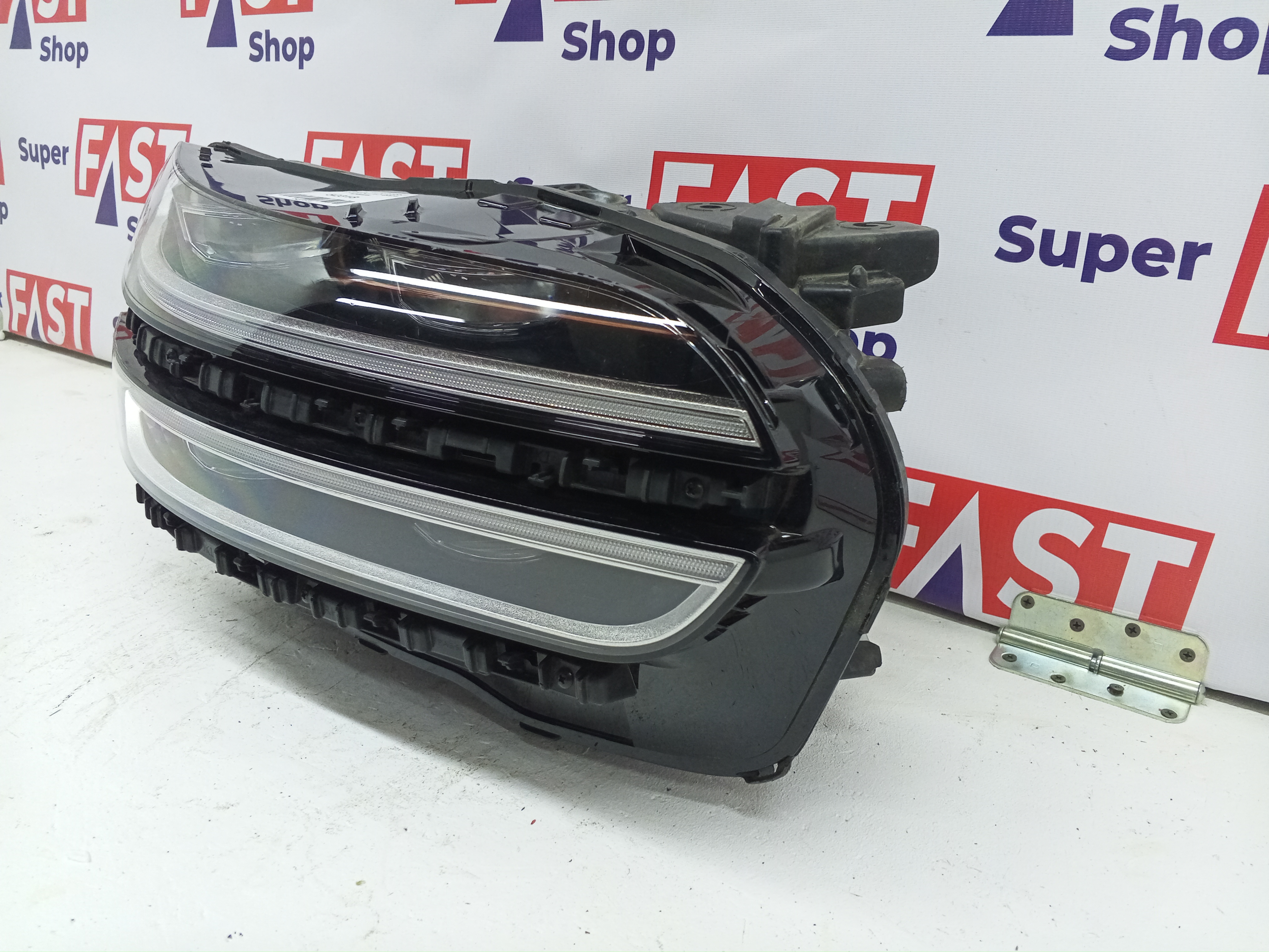 Genesis GV70 дорест 2020-2024 LED фара правая