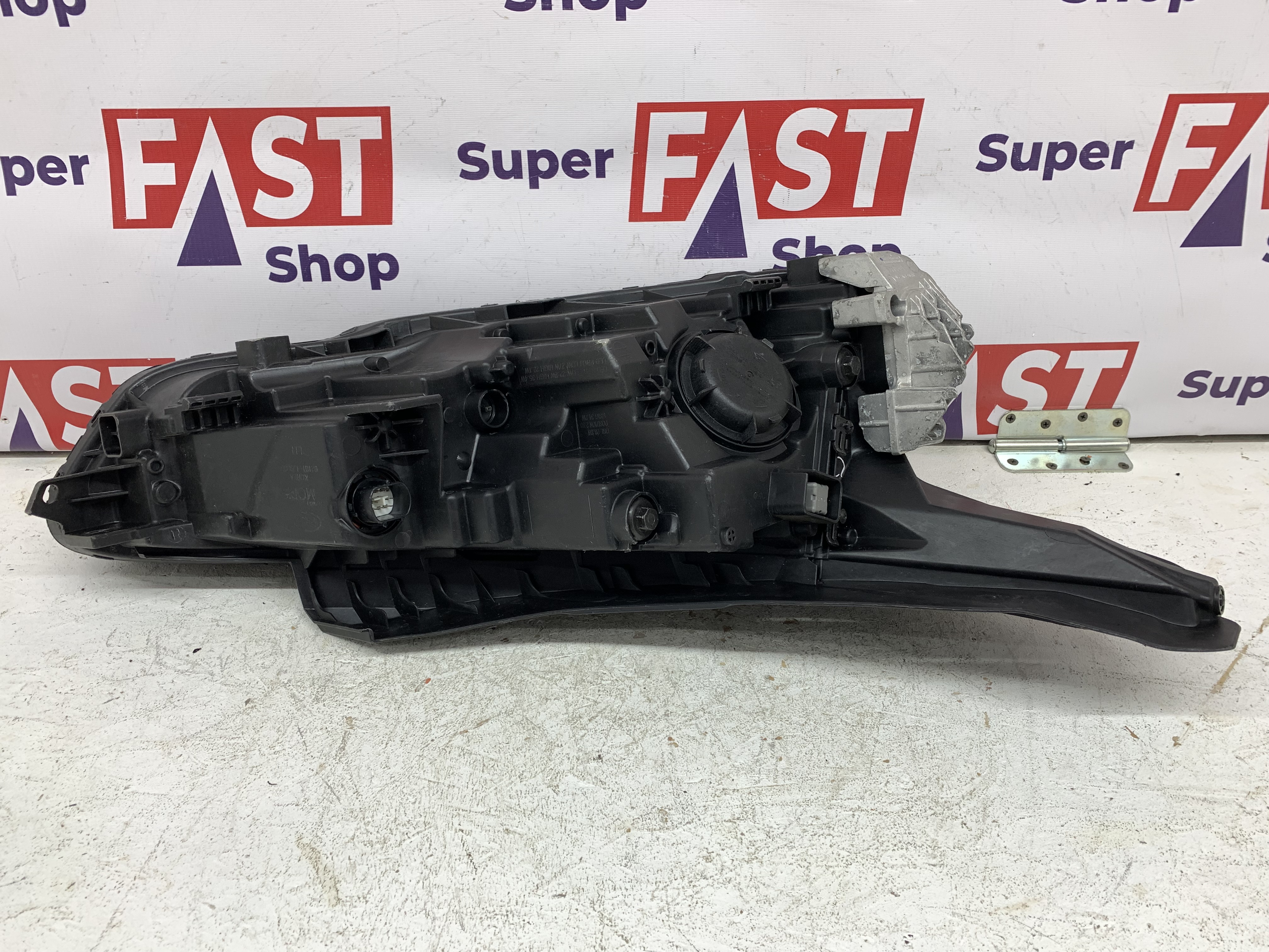 Kia K5 фара левая LED на 3 линзы оригинал бу