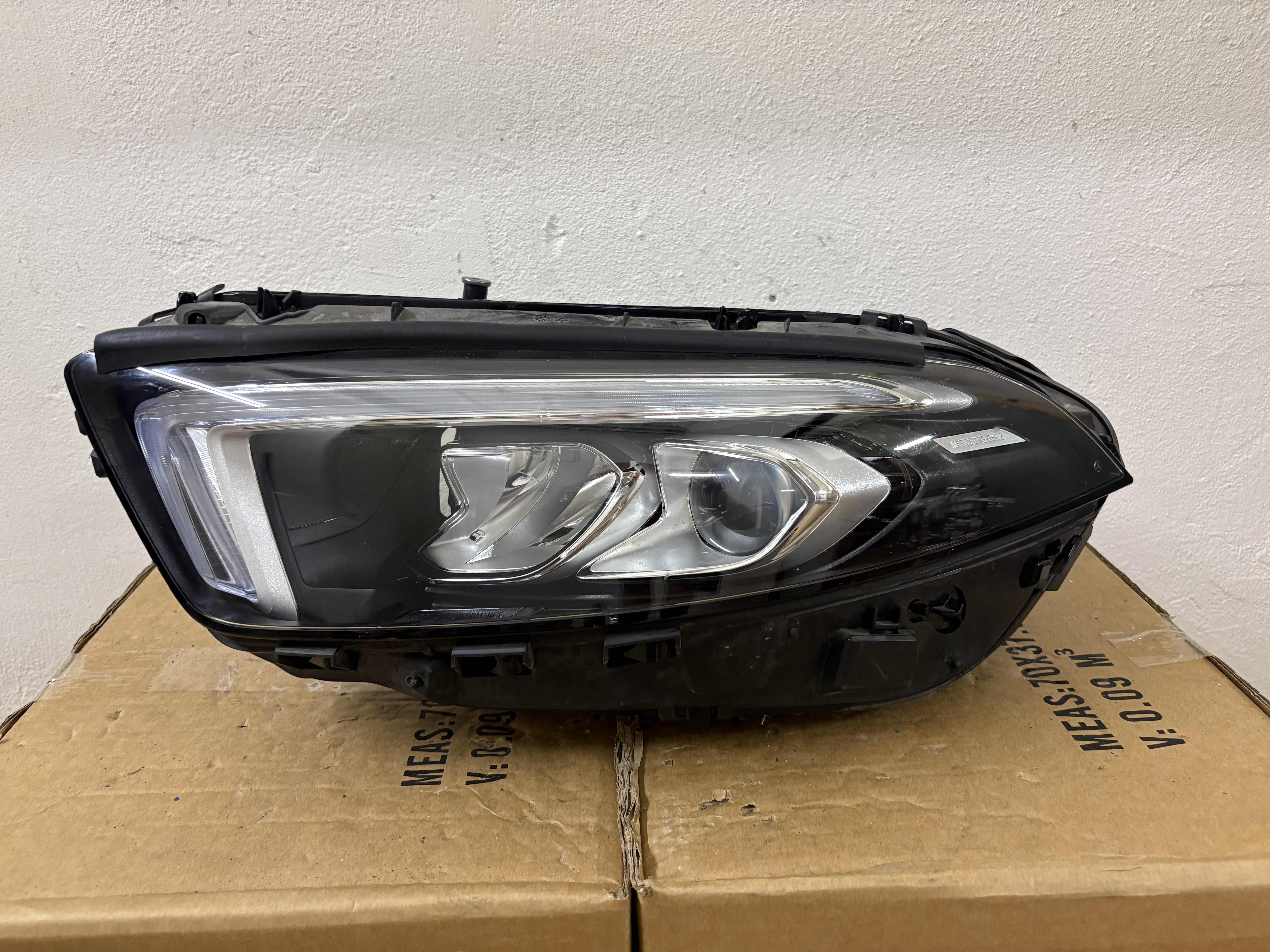 фара левая Mercedes A W177 LED