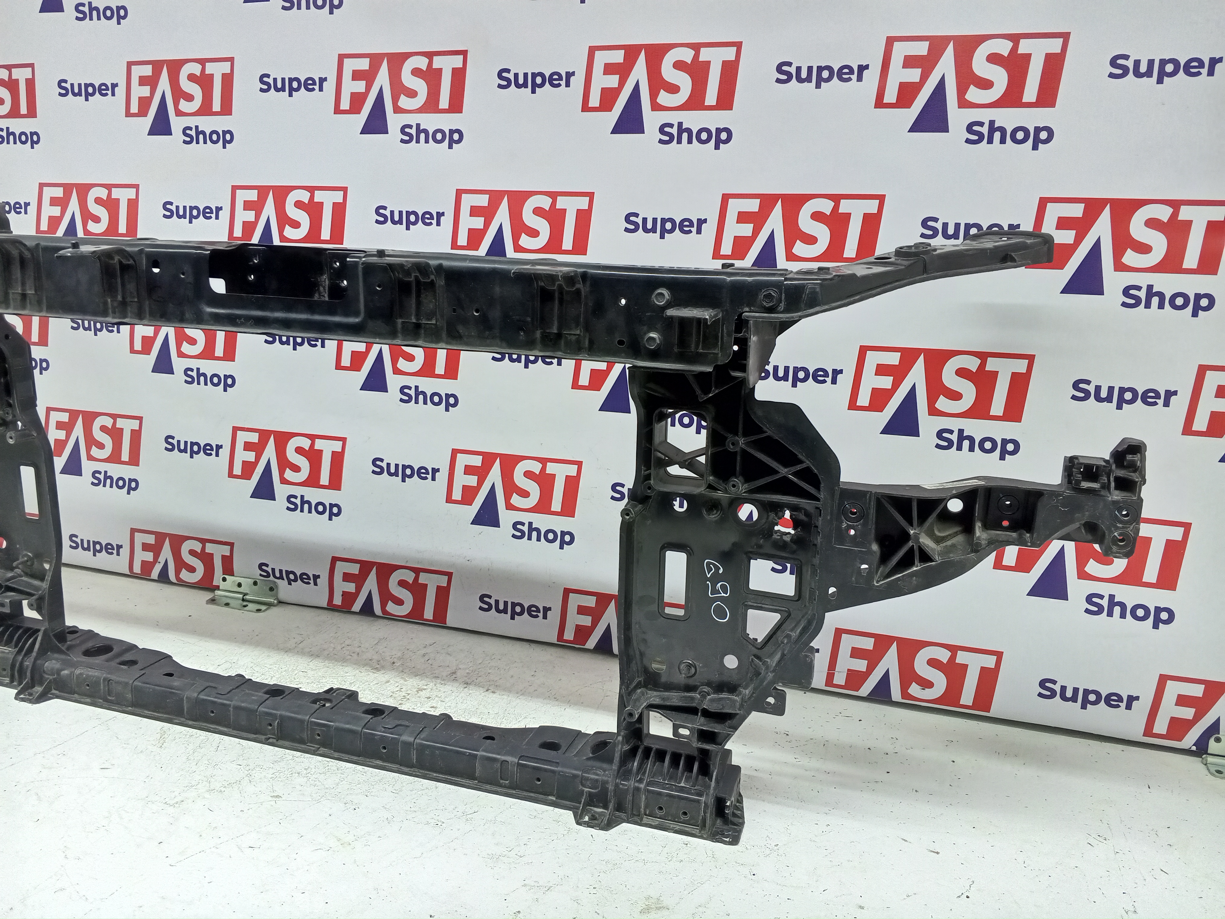 Genesis G90 передняя панель / телевизор