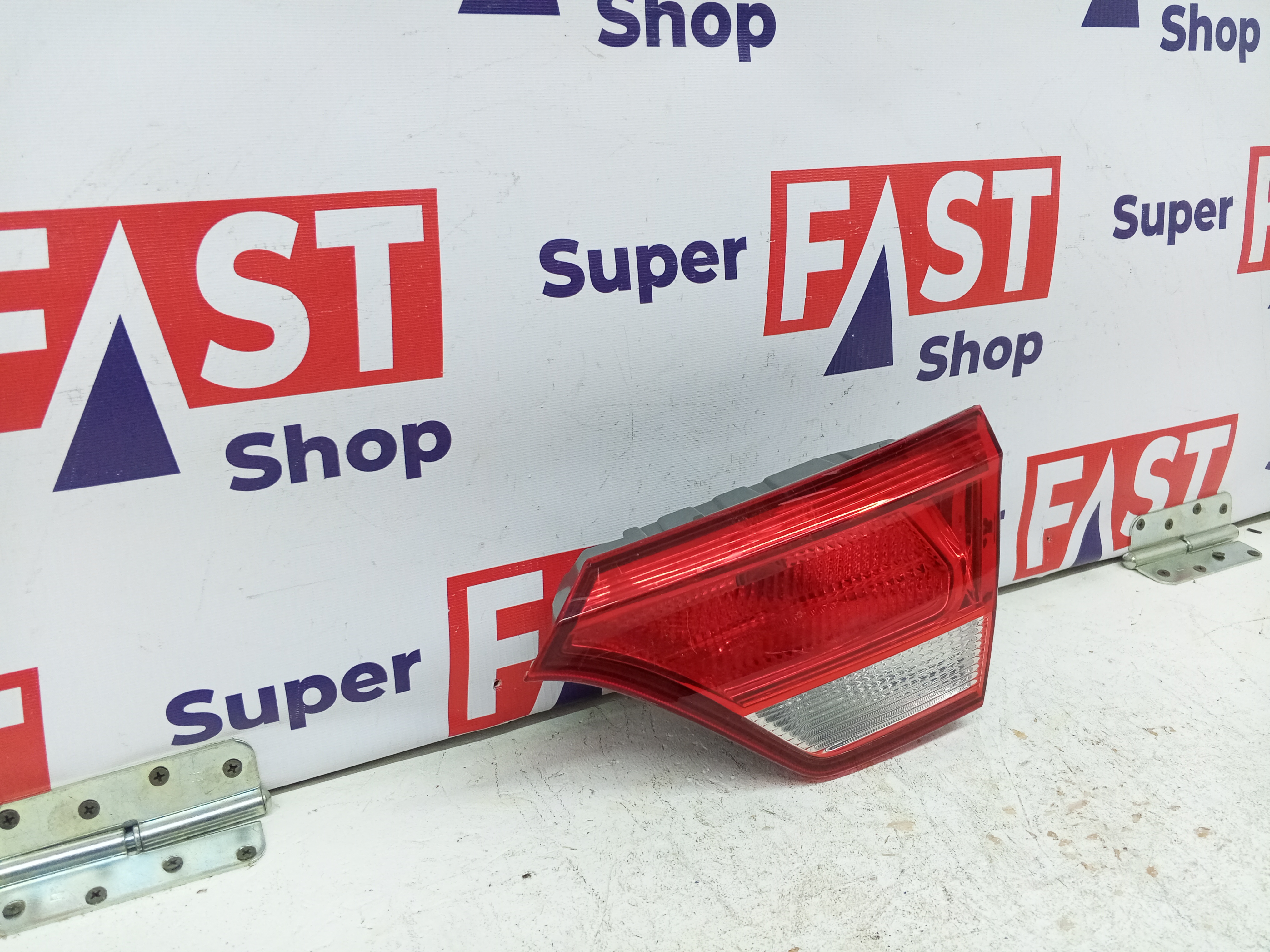 правый задний фонарь Kia Rio 4 галоген в крышку