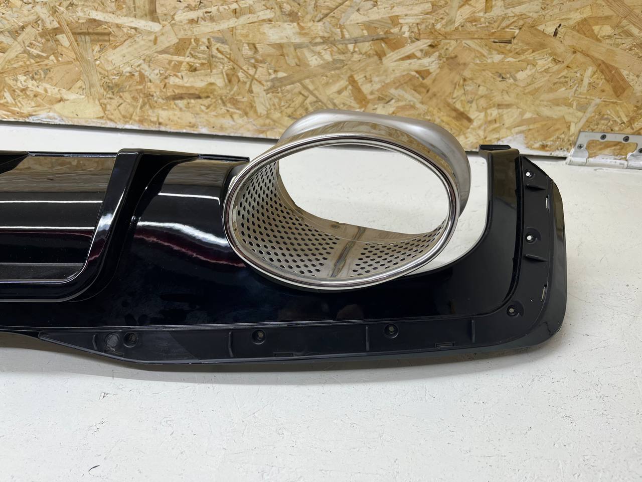 Дефект 1 Audi A7 4K RS7 диффузор в S-Line бампер