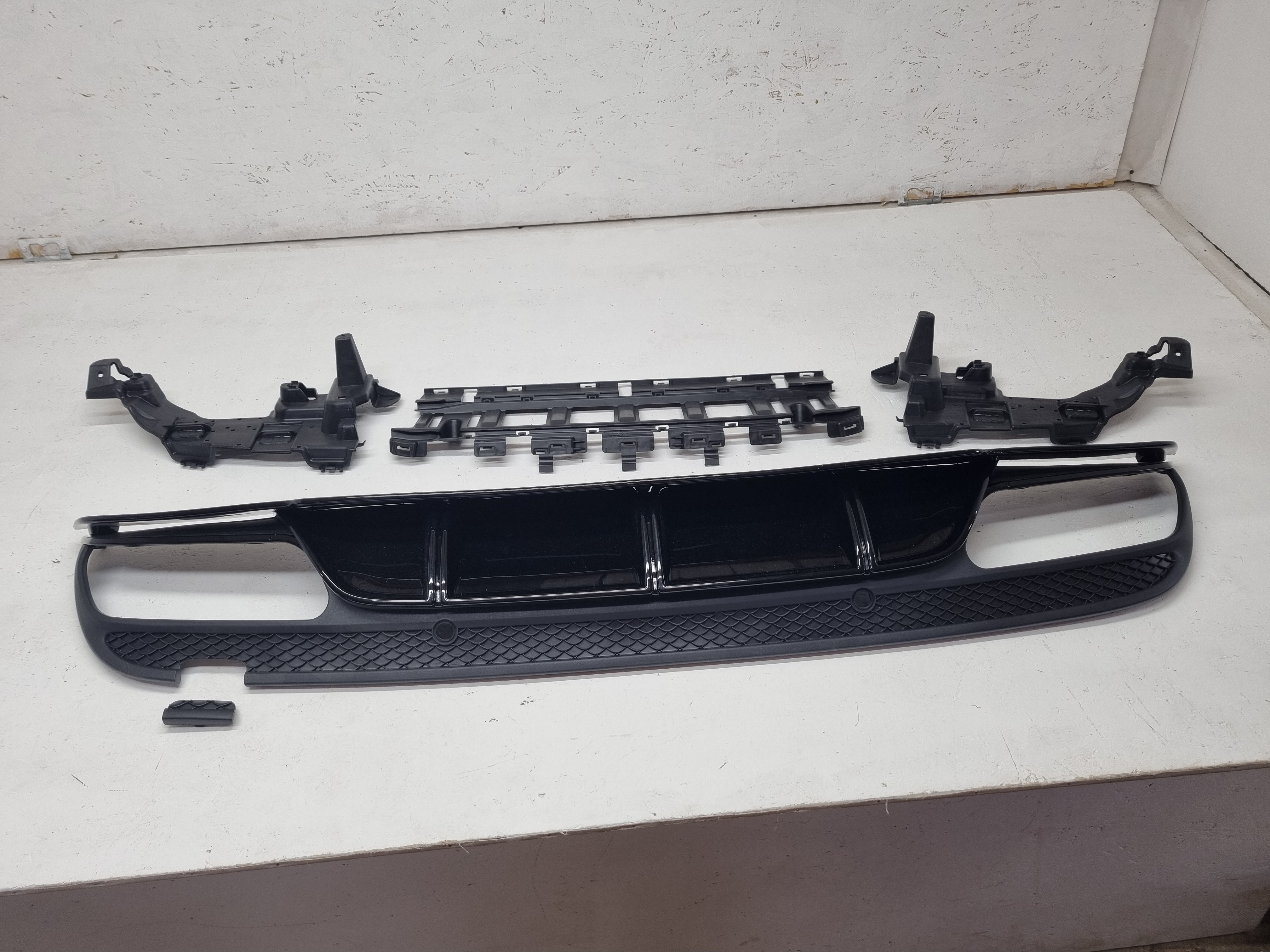 Дефект 2 Mercedes W205 дорестайлинг диффузор AMG C63S