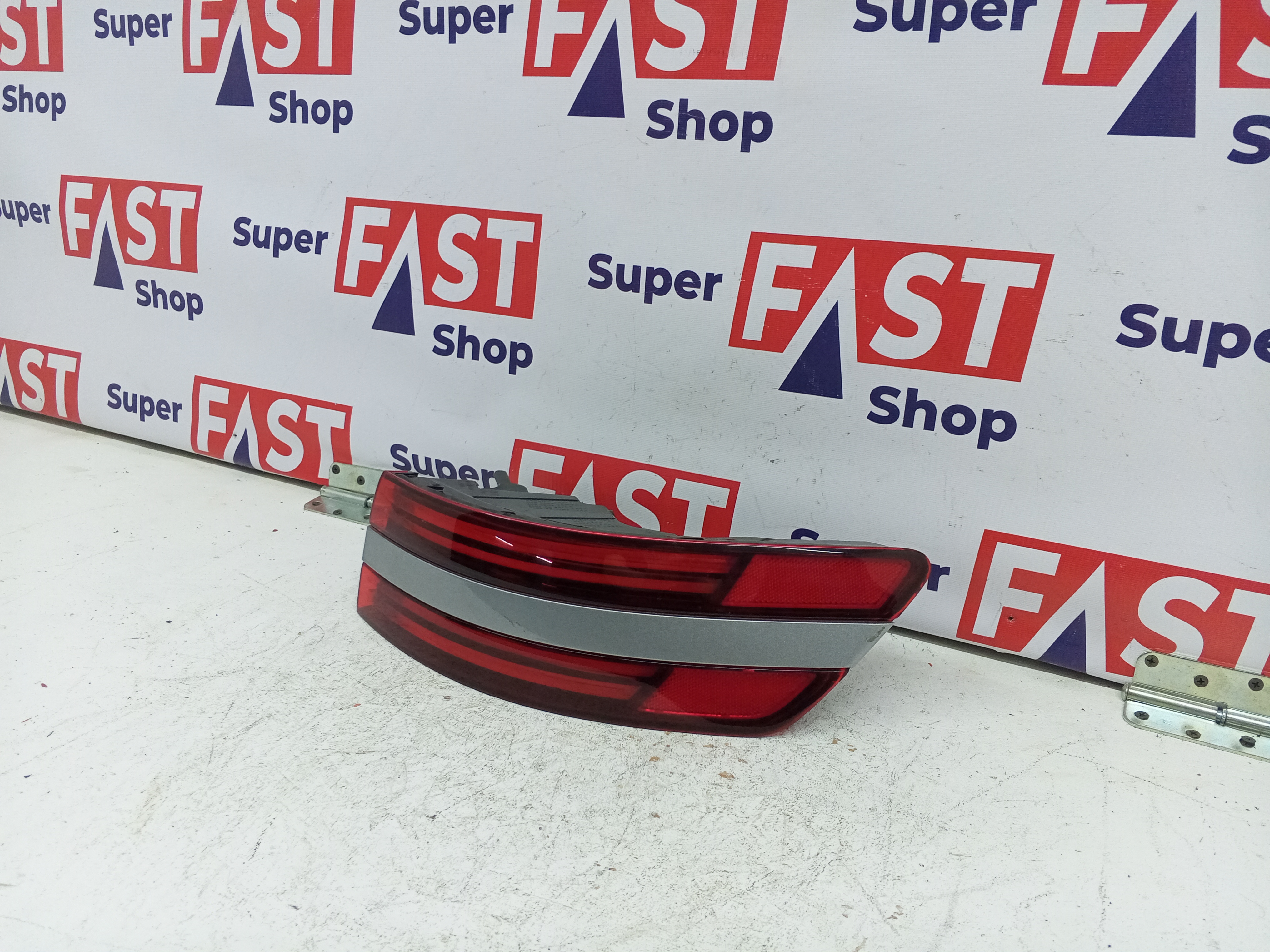 Genesis GV70 задний правый фонарь в крыло