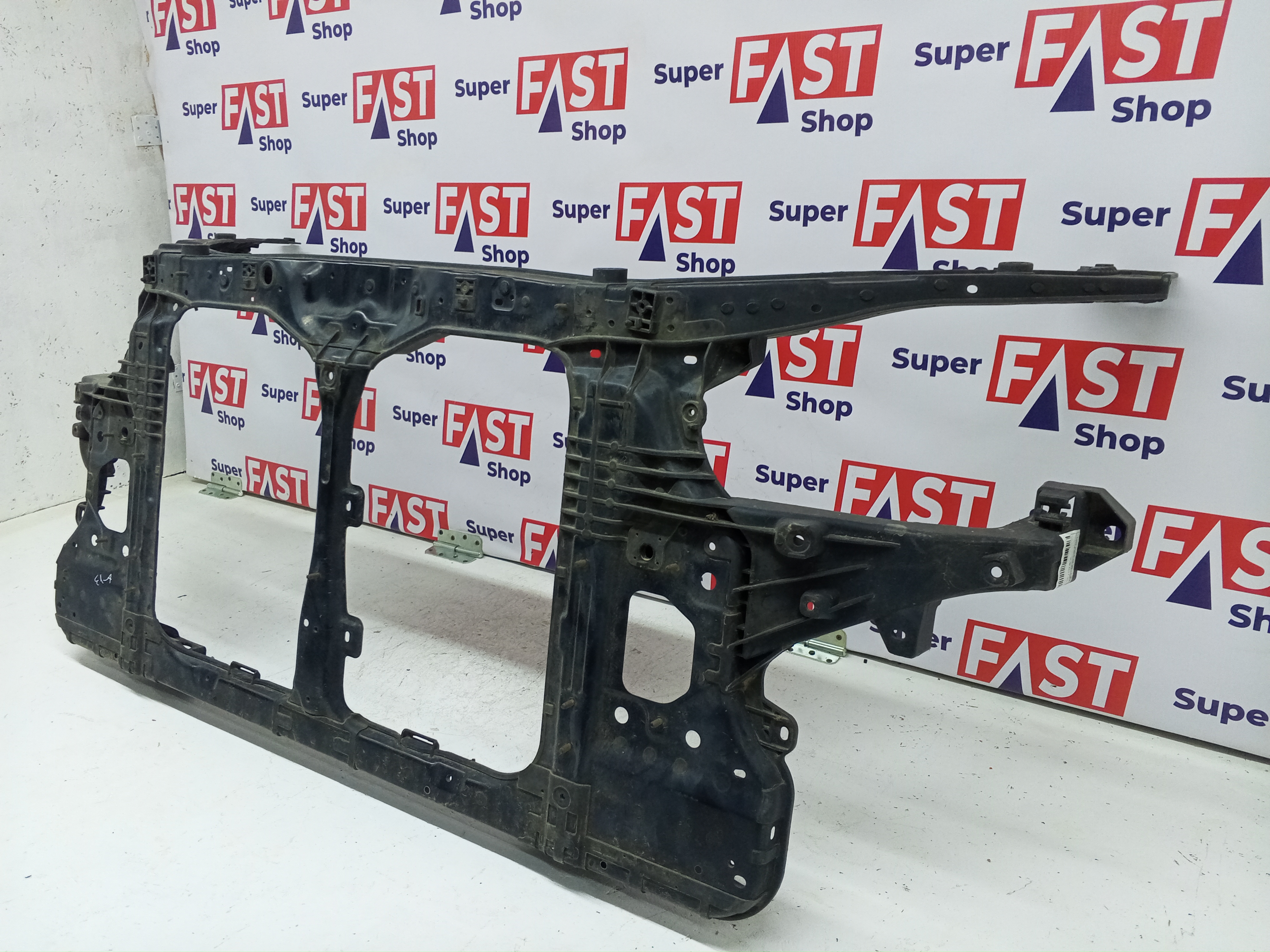 Kia Quoris передняя панель / телевизор