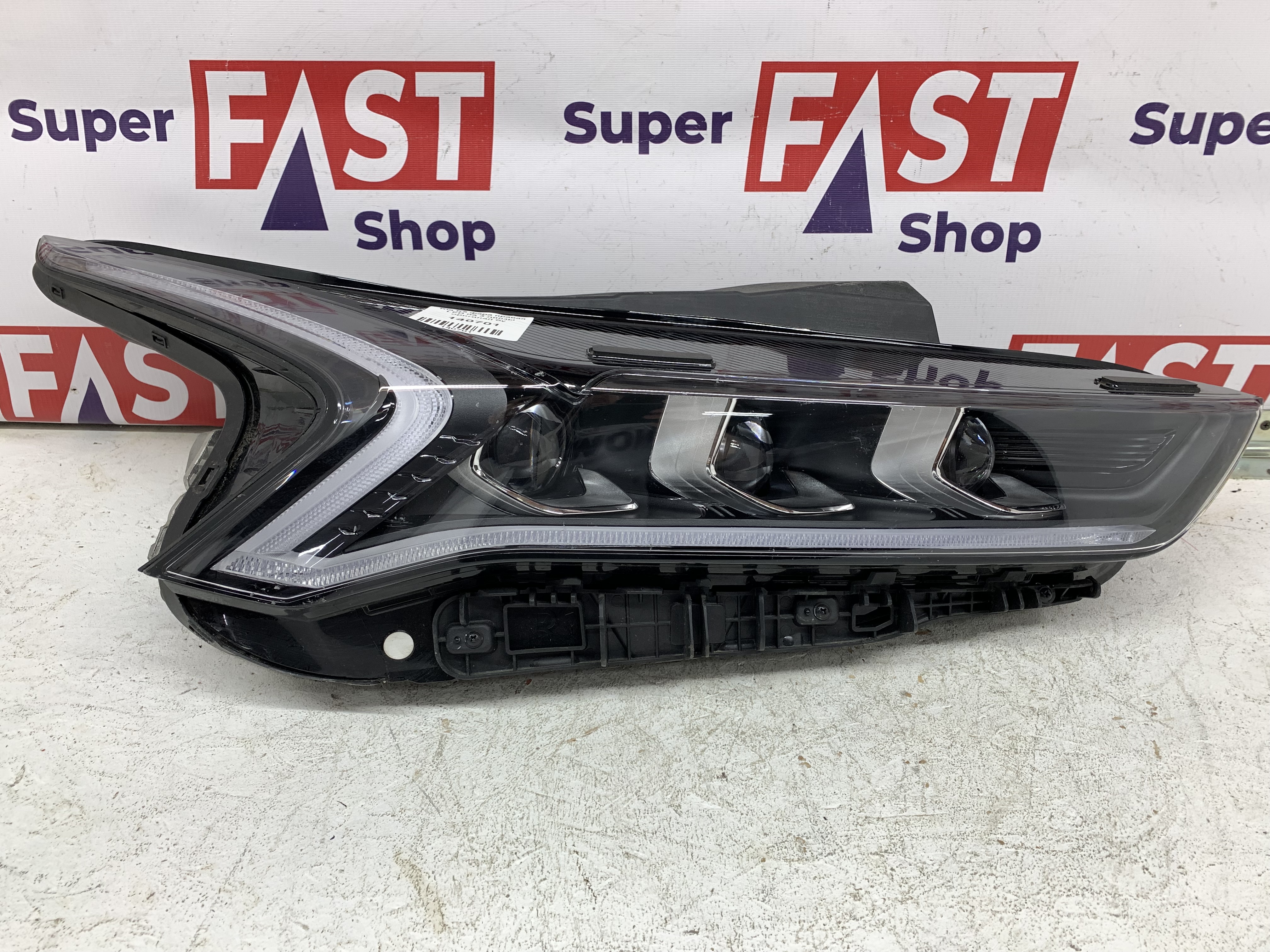 Kia K5 фара правая LED на 3 линзы оригинал бу