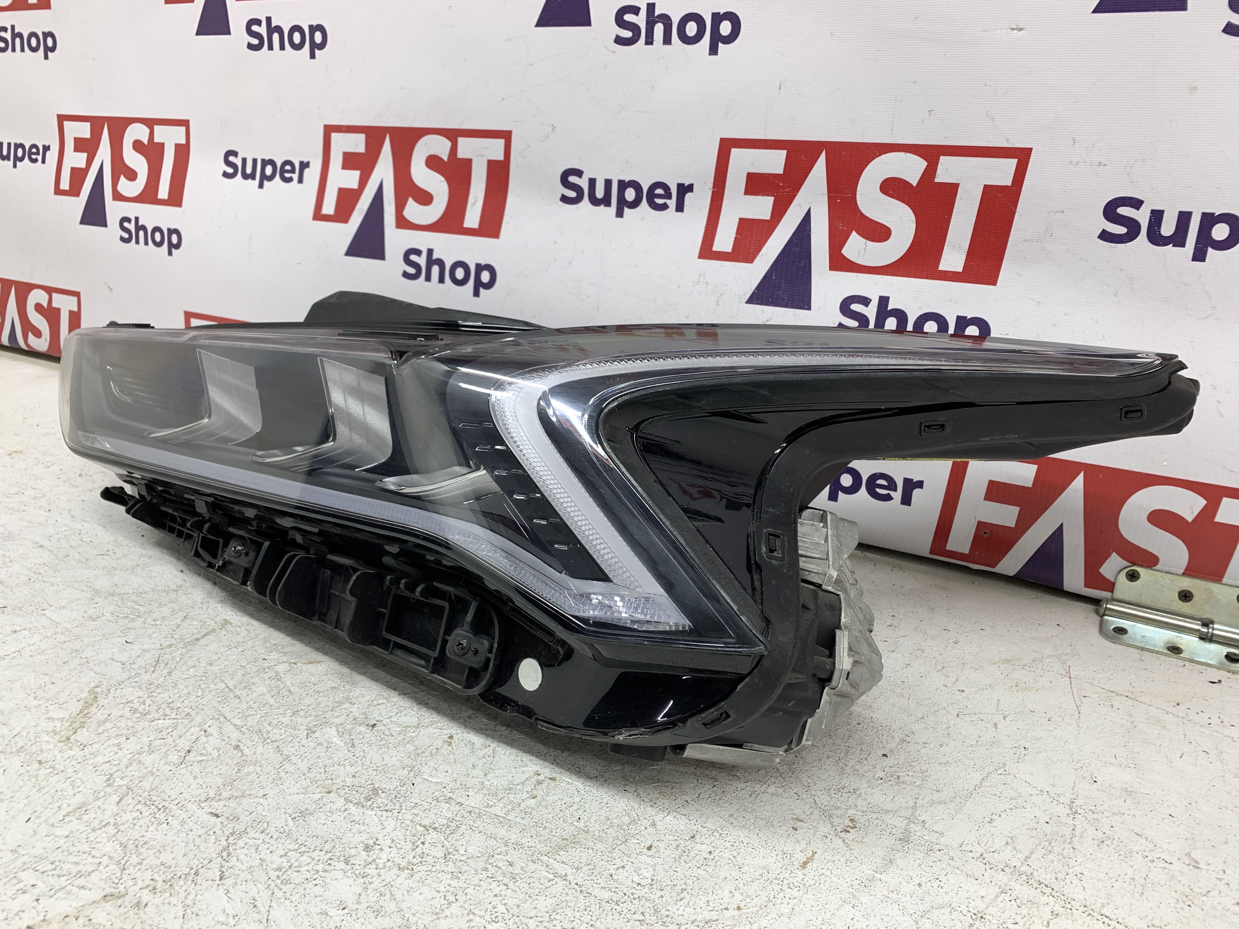 Kia K5 фара левая LED на 3 линзы оригинал бу