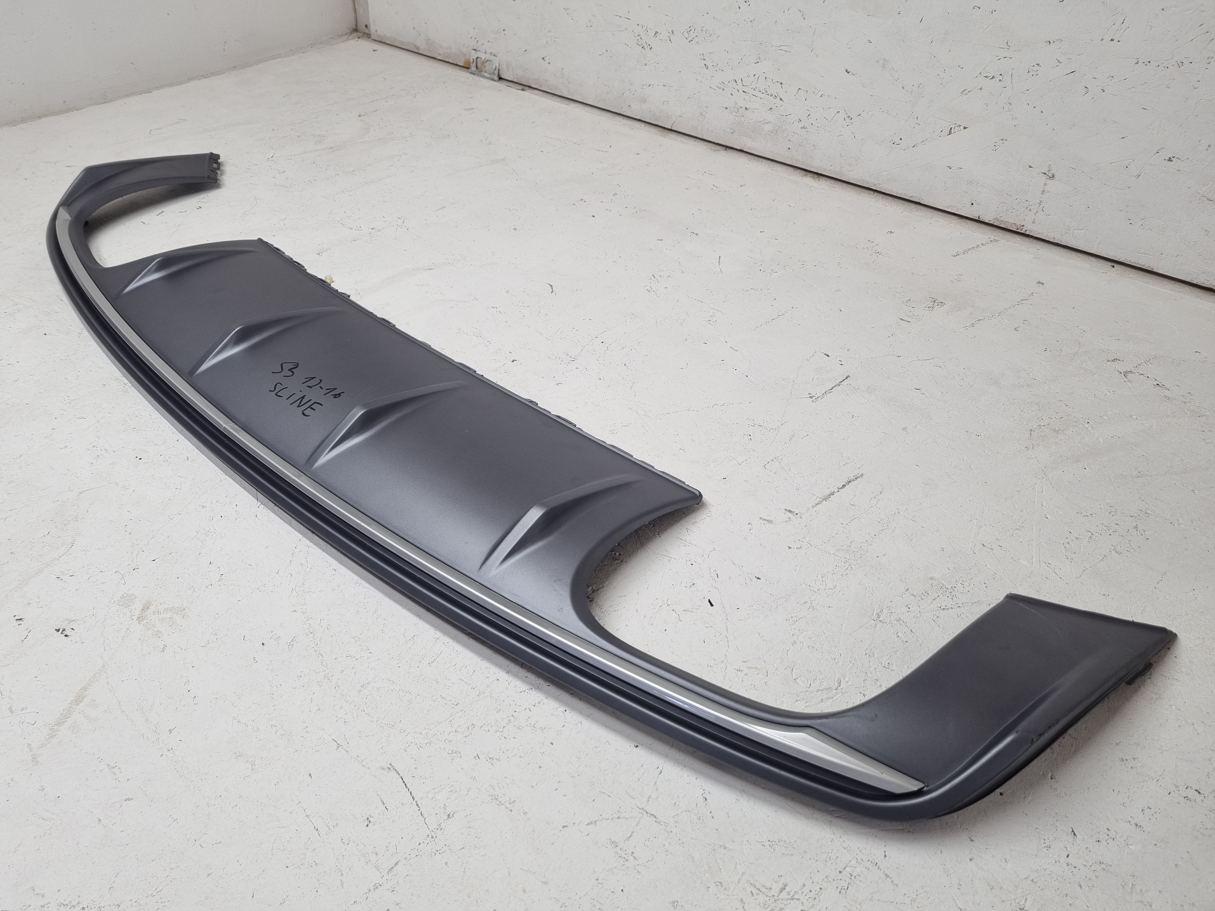 Дефект Audi A3 8V дорестайлинг S3 диффузор в S line бампер седан