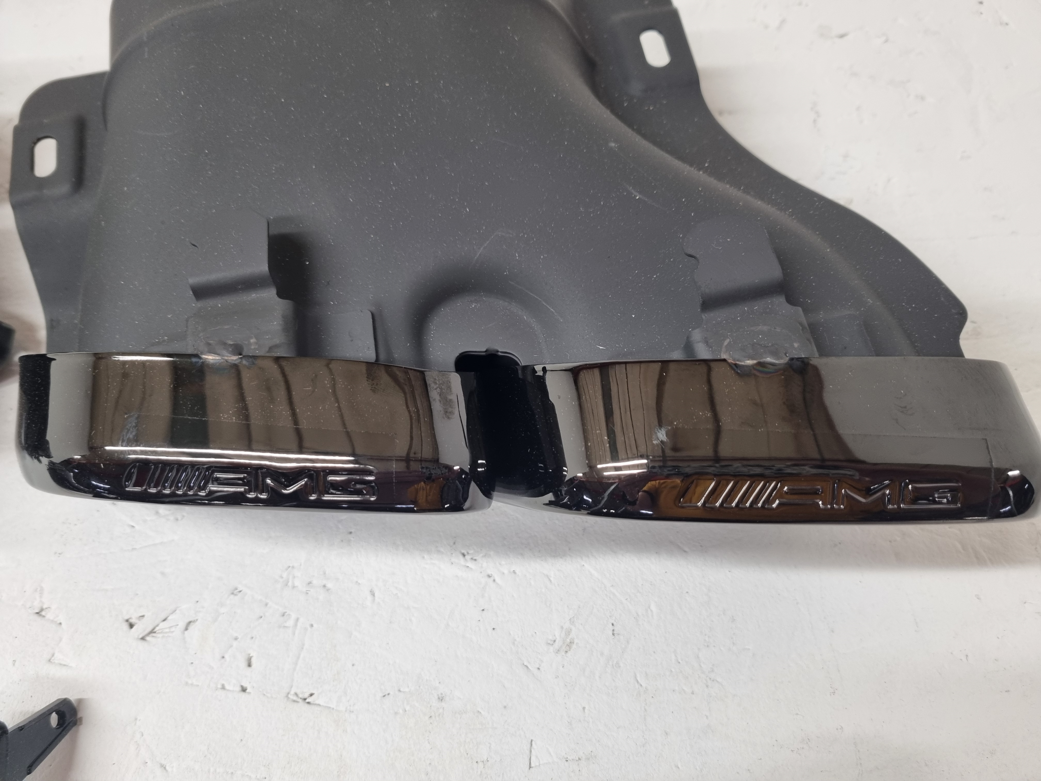 Дефект 1 Mercedes W205 дорестайлинг диффузор AMG C63S чёрные насадки