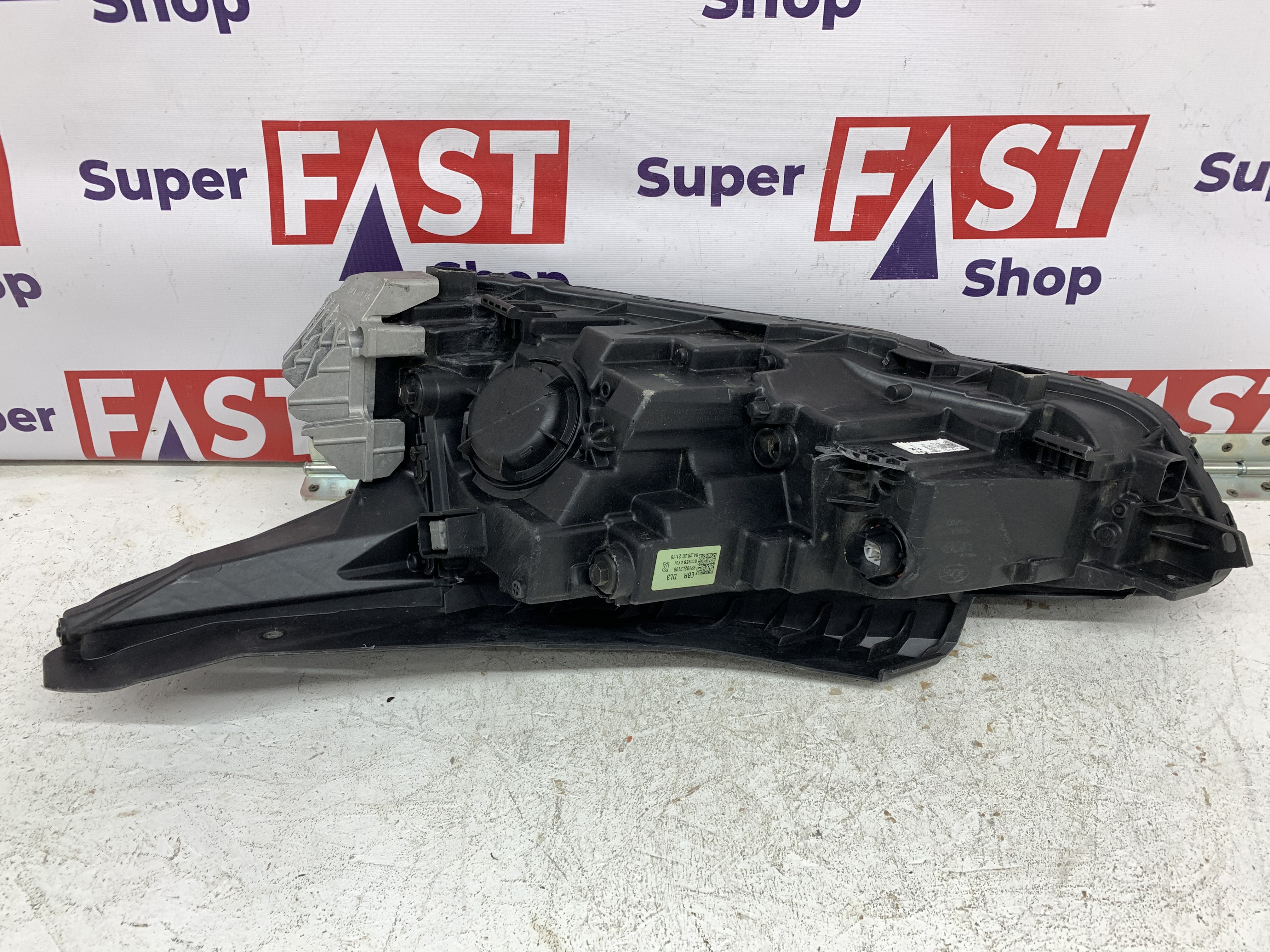 Kia K5 фара правая LED на 3 линзы оригинал бу