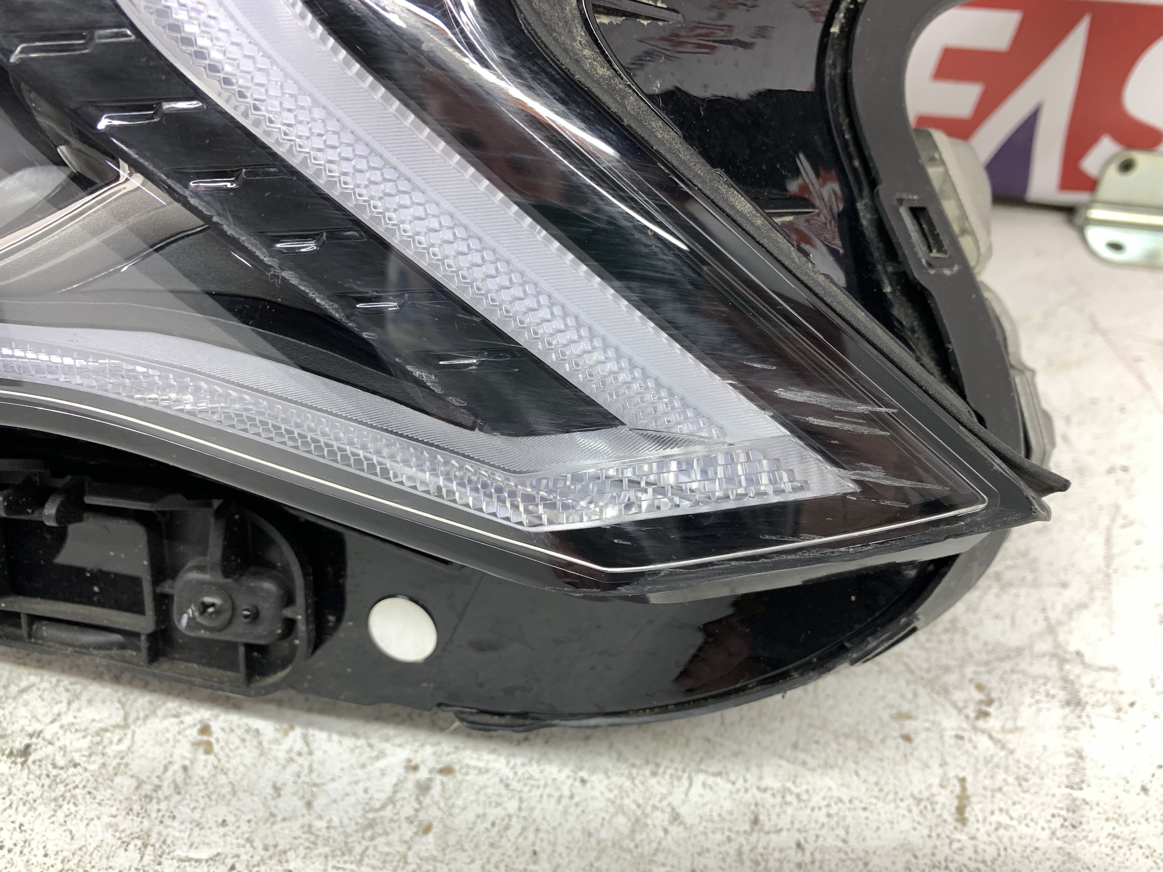 Kia K5 фара левая LED на 3 линзы оригинал бу