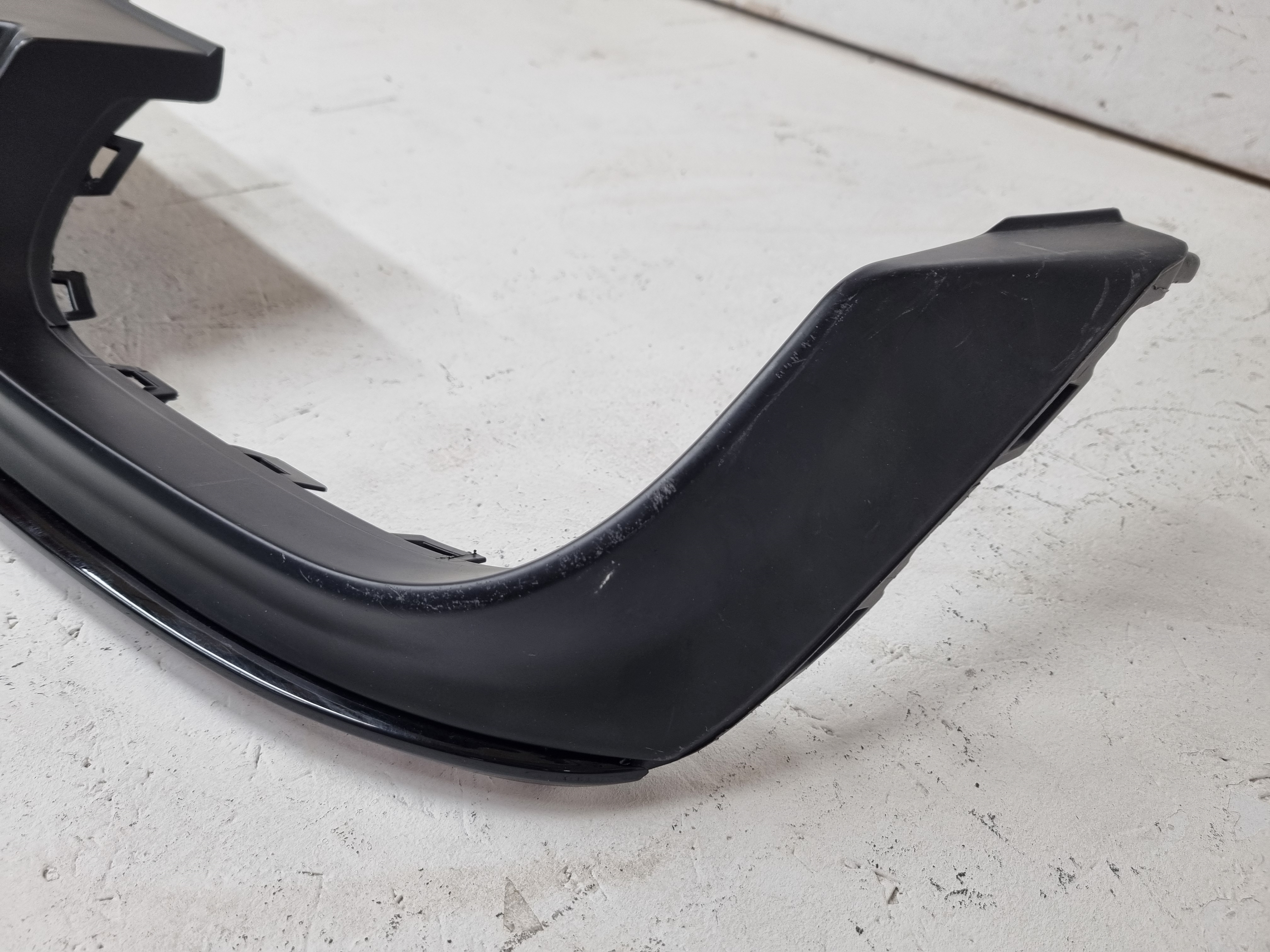 Дефект Audi A6 C8 диффузор S6 в S-line бампер без насадок