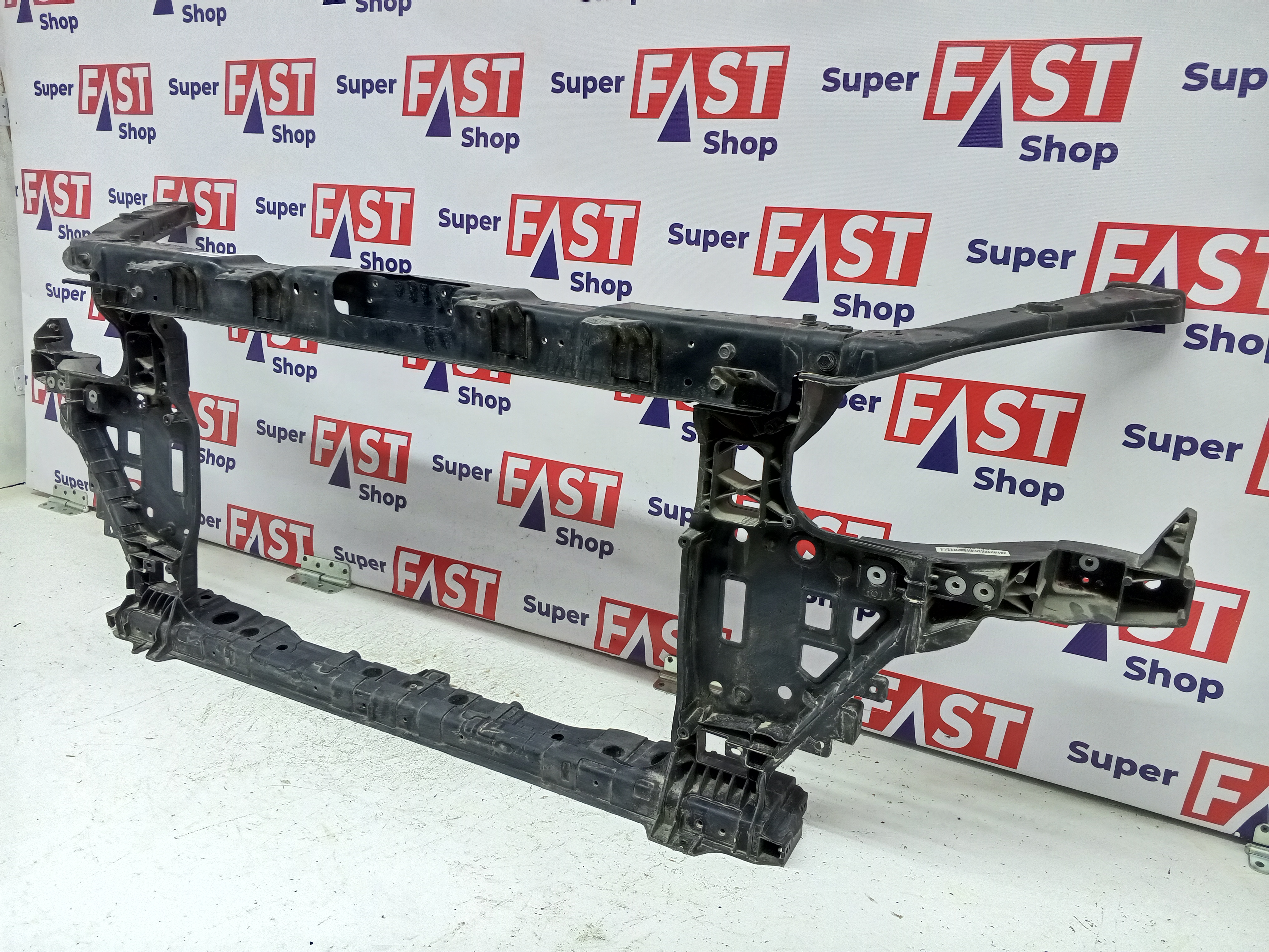 Genesis G80 передняя панель / телевизор