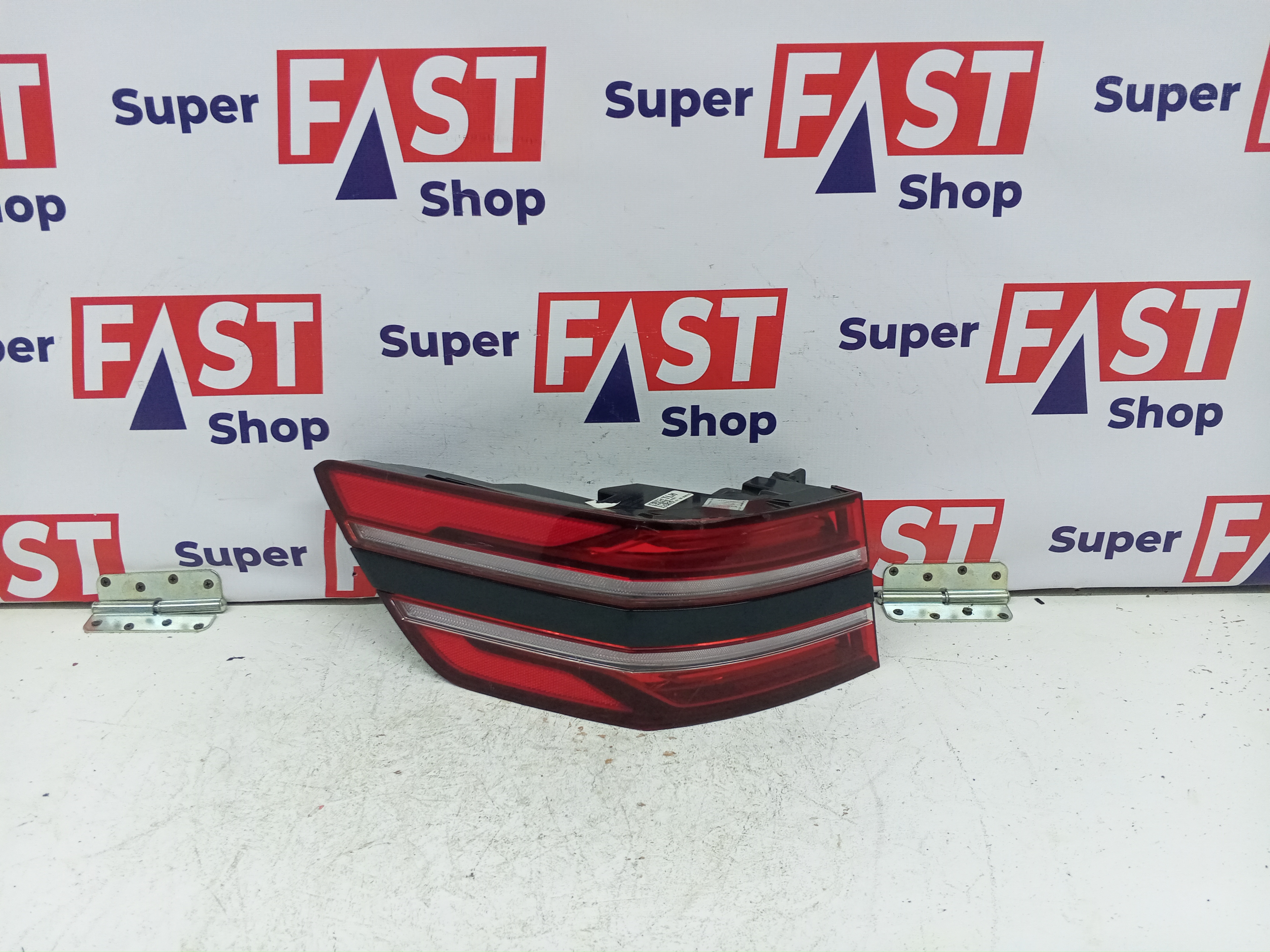 Genesis GV80 фонарь левый задний