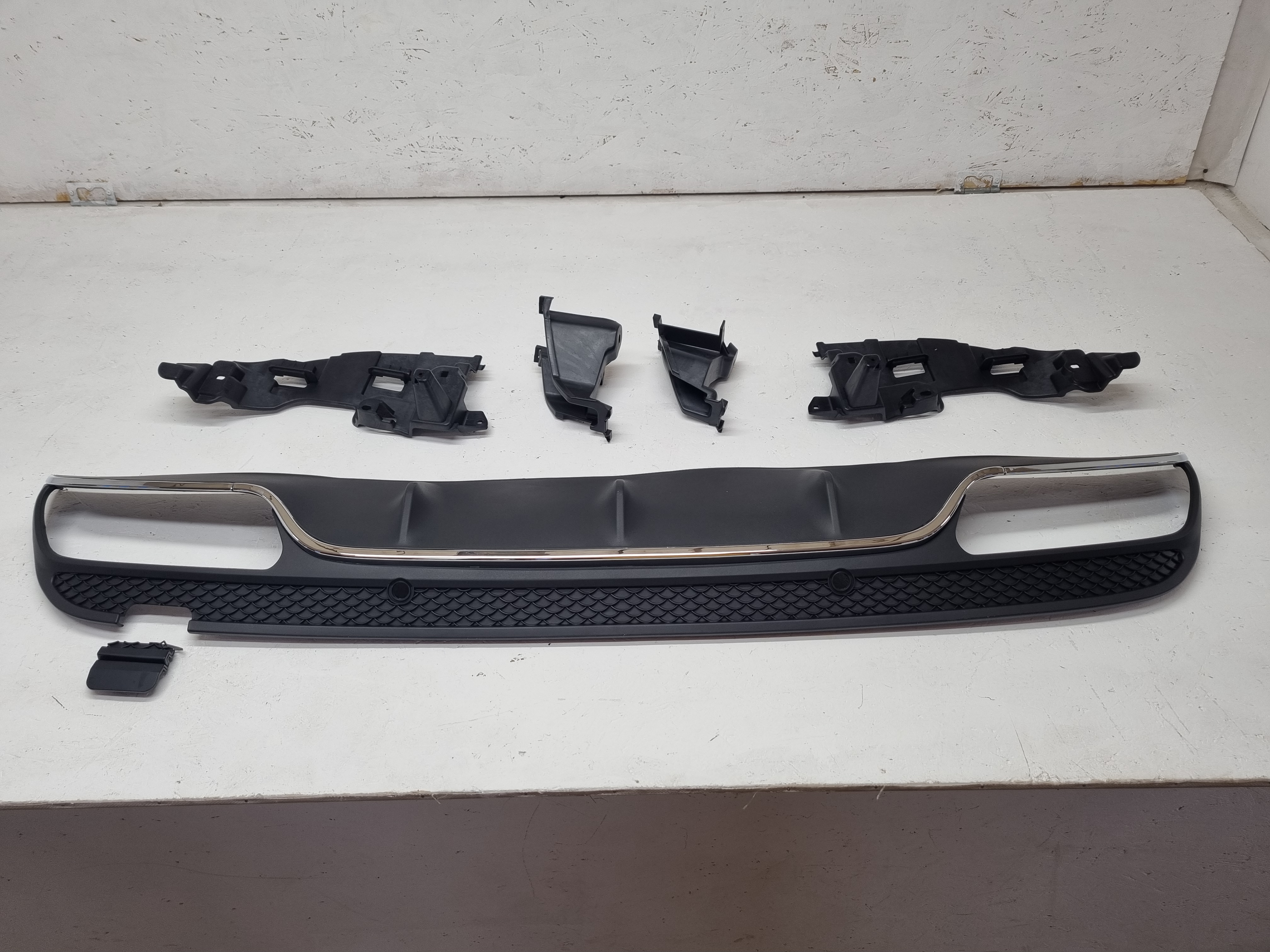 Дефект 7 Mercedes W205 дорестайлинг диффузор AMG 63 без насадок