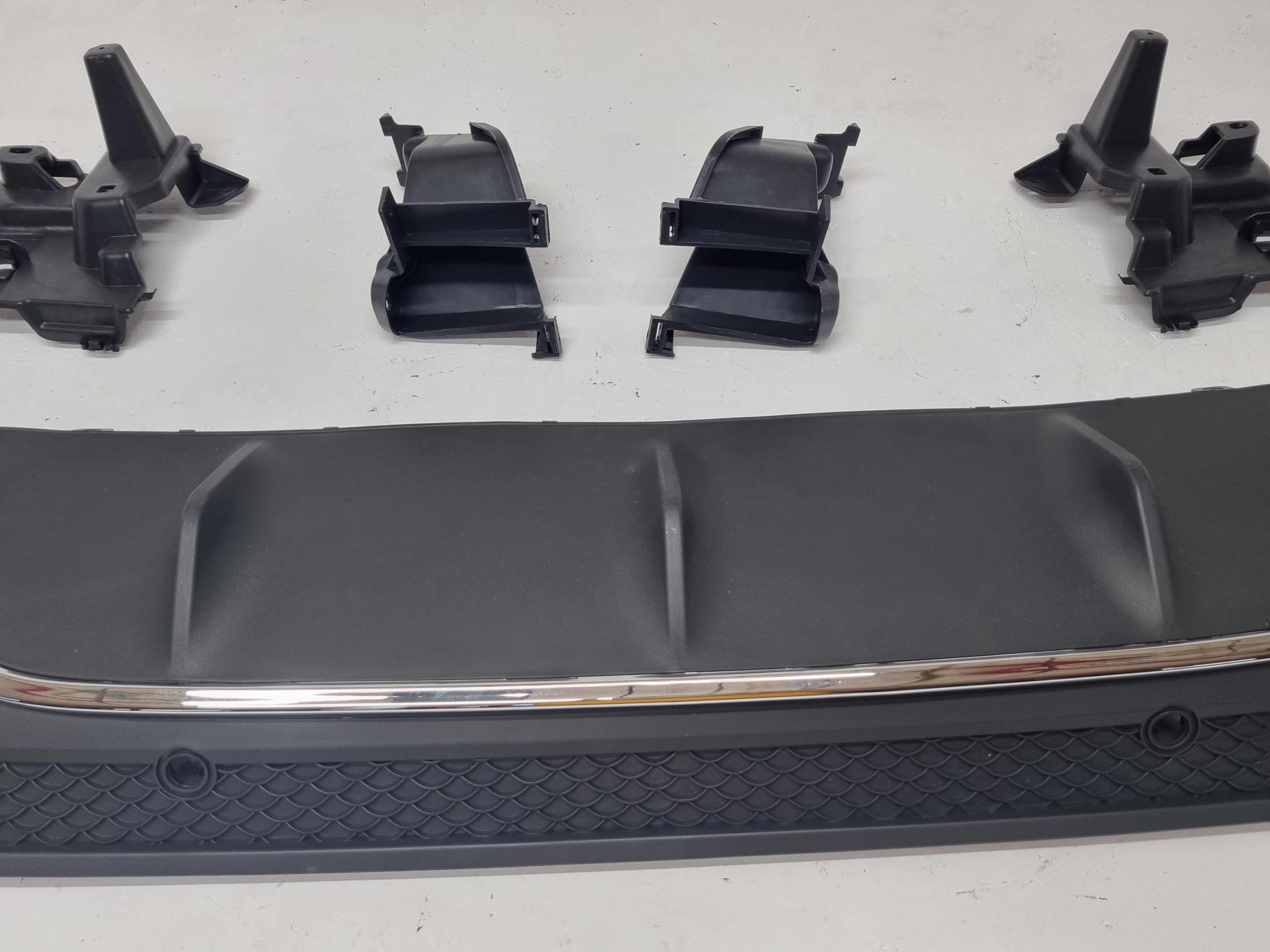 Дефект 5 Mercedes W205 дорестайлинг диффузор AMG 63 без насадок