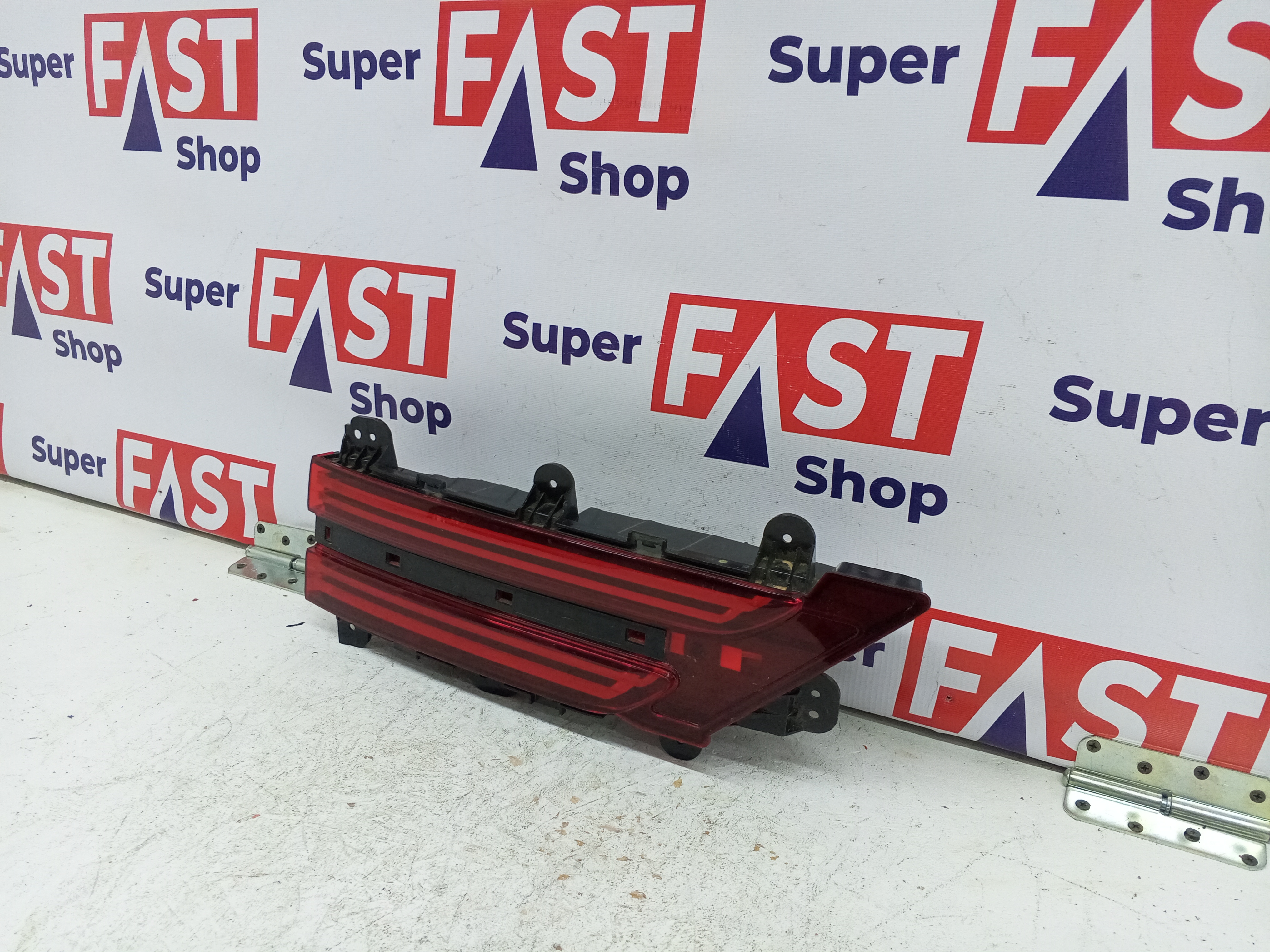 Genesis GV70 фонарь задний левый в крышку