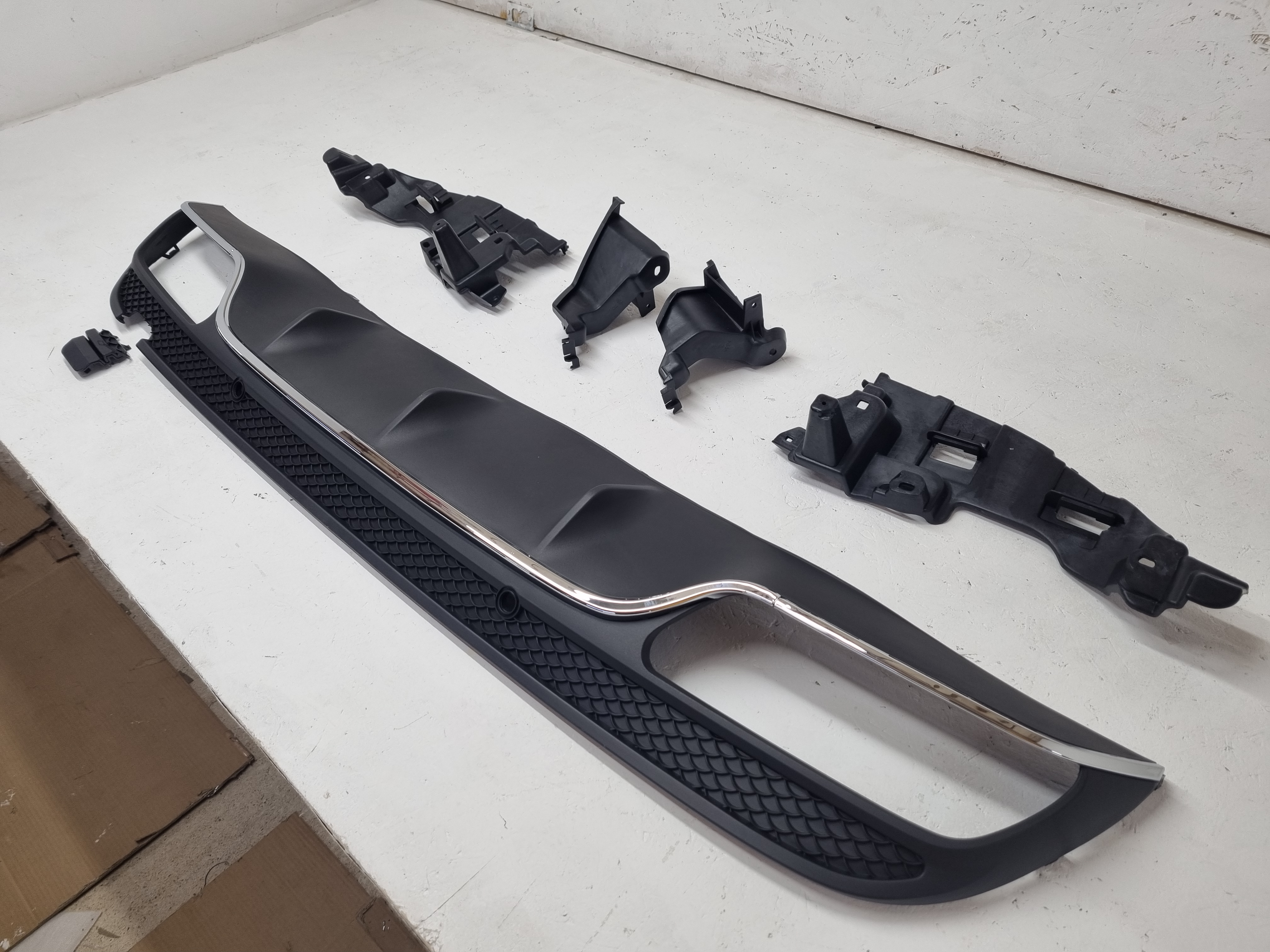 Дефект 7 Mercedes W205 дорестайлинг диффузор AMG 63 без насадок