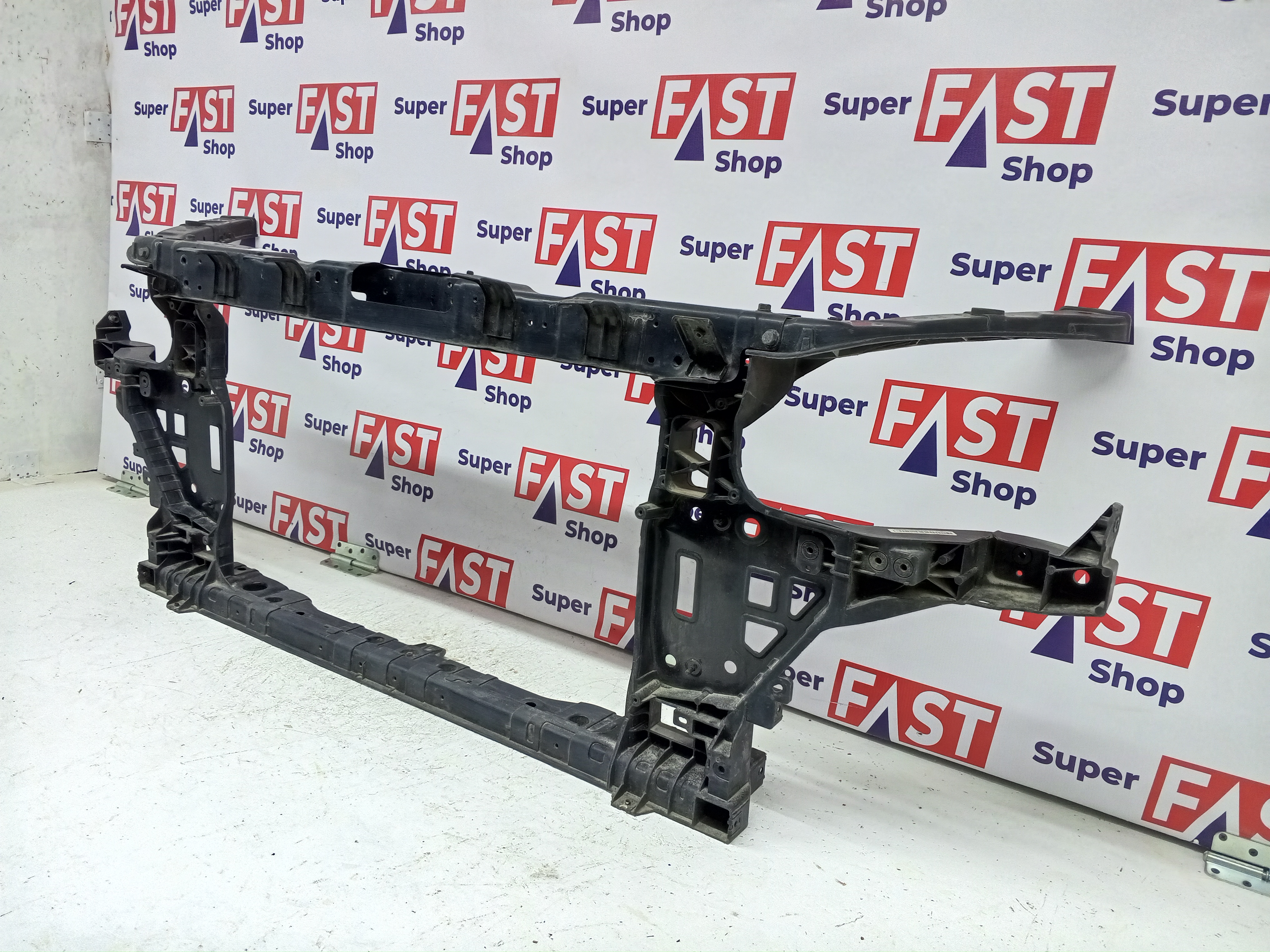 Genesis G80 передняя панель / телевизор