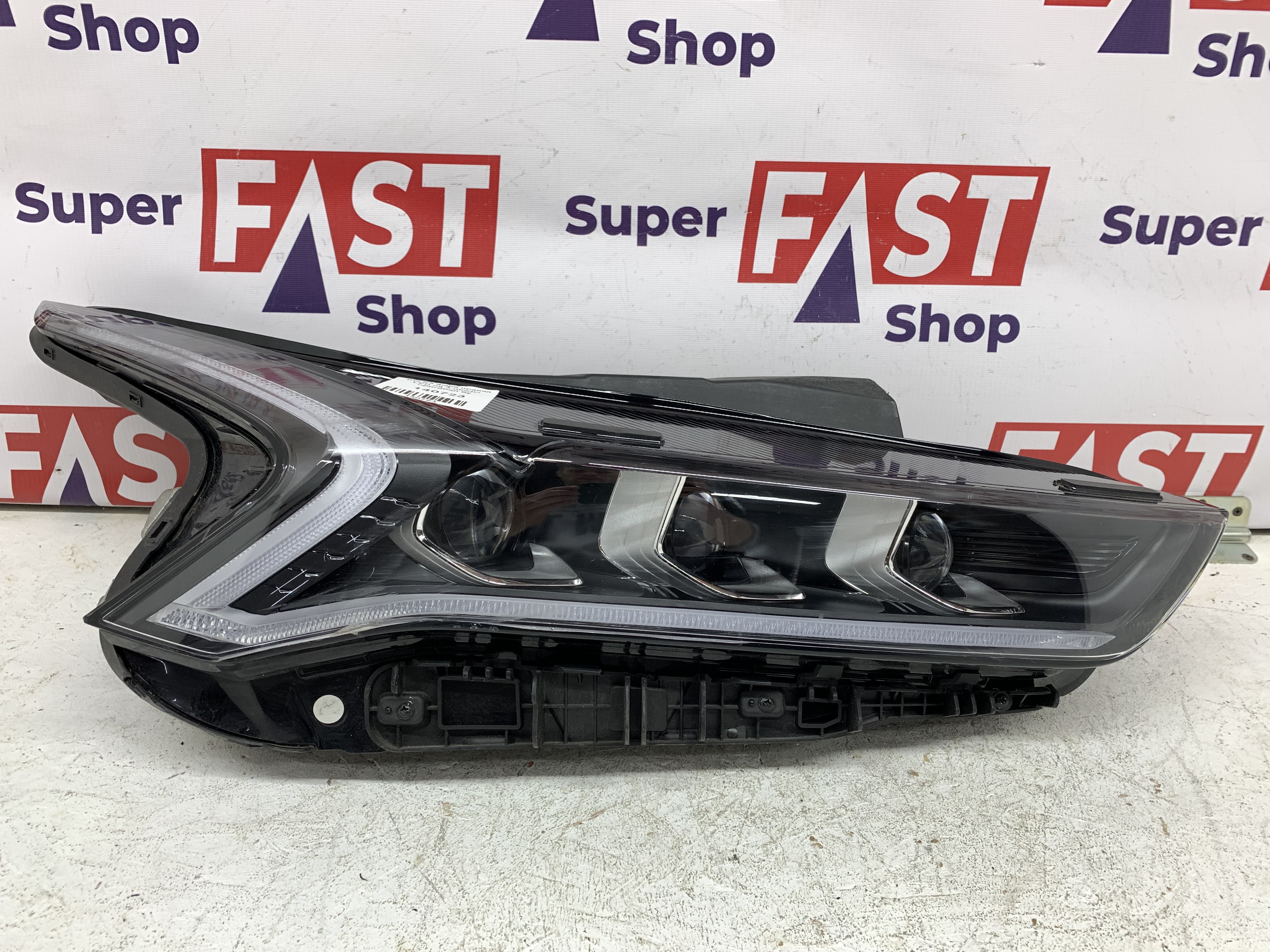 Kia K5 фара правая LED на 3 линзы оригинал бу