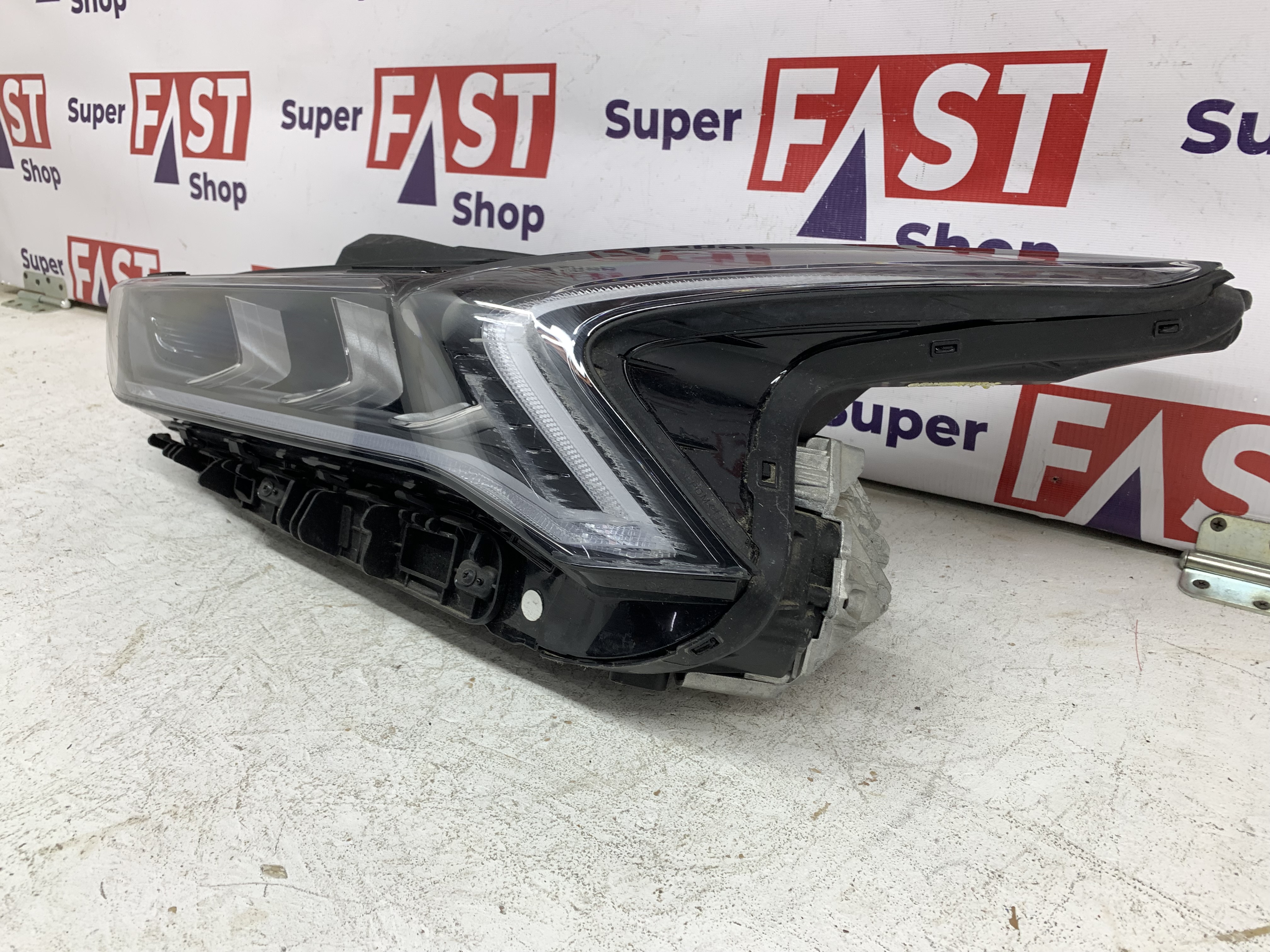 Kia K5 фара левая LED на 3 линзы оригинал бу