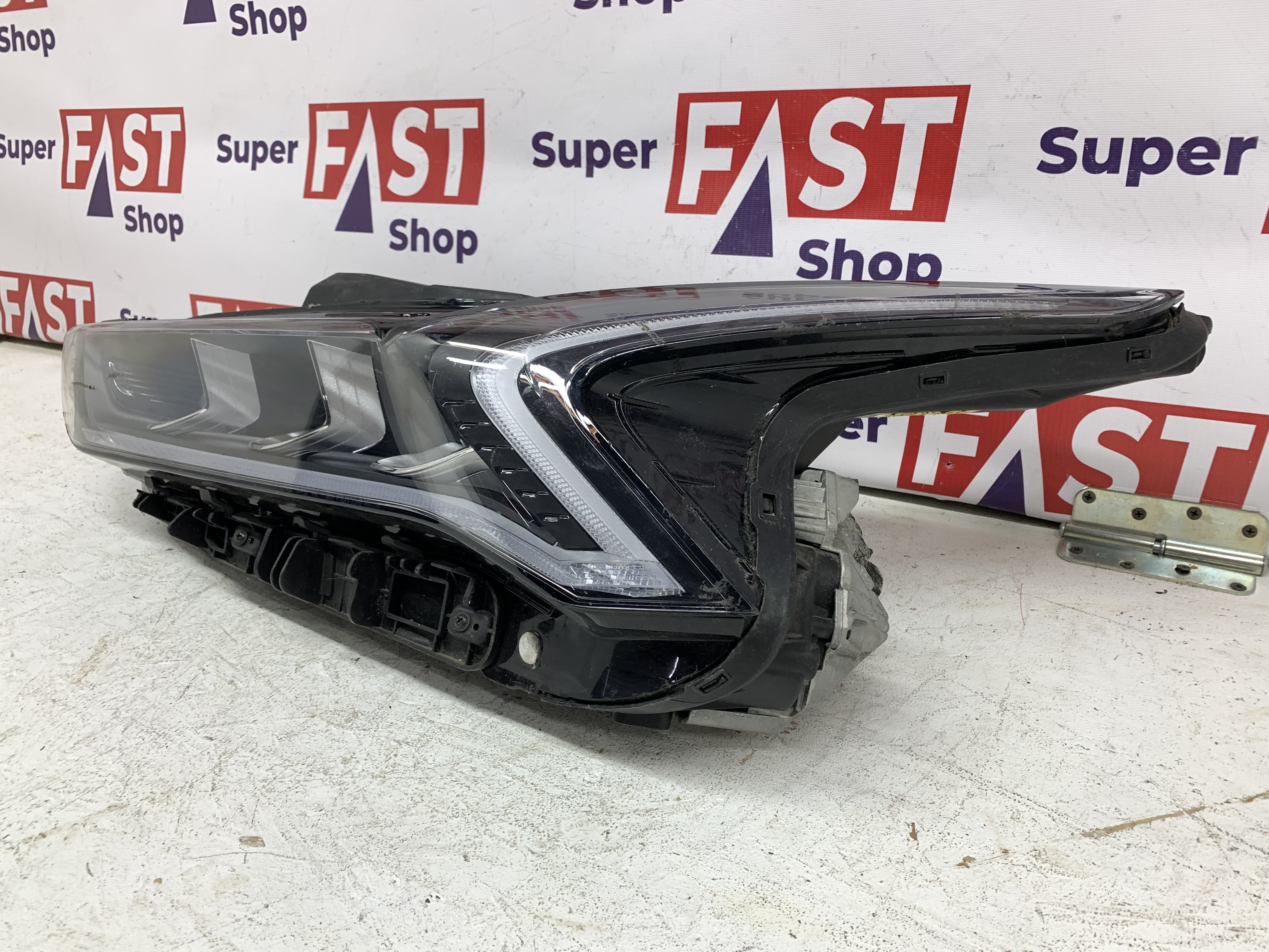 Kia K5 фара левая LED на 3 линзы оригинал бу