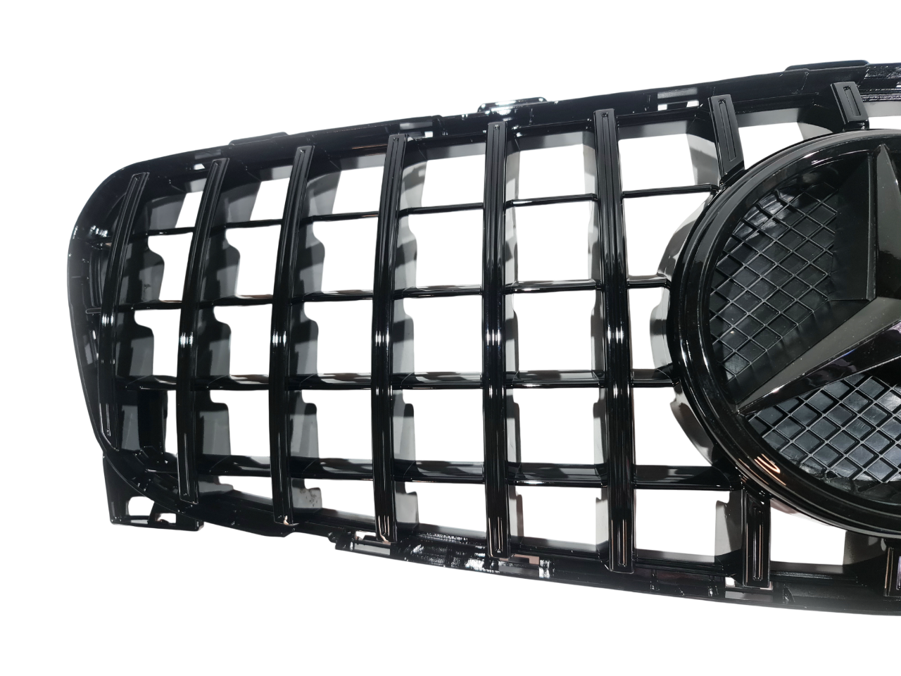 Mercedes GLA X156 рестайлинг решетка радиатора GT черная